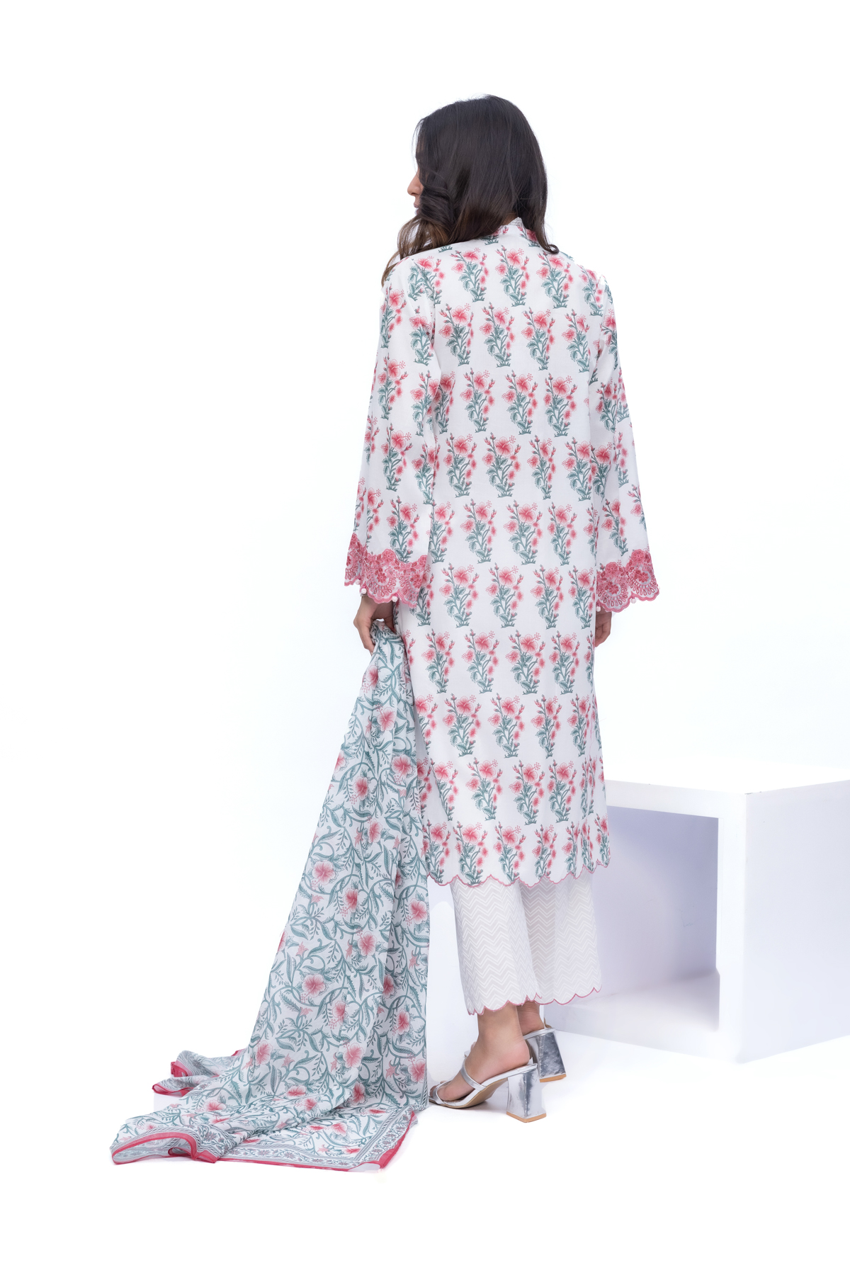 Embroidered Lawn Fabrics 3 Piece - KW38A-VG