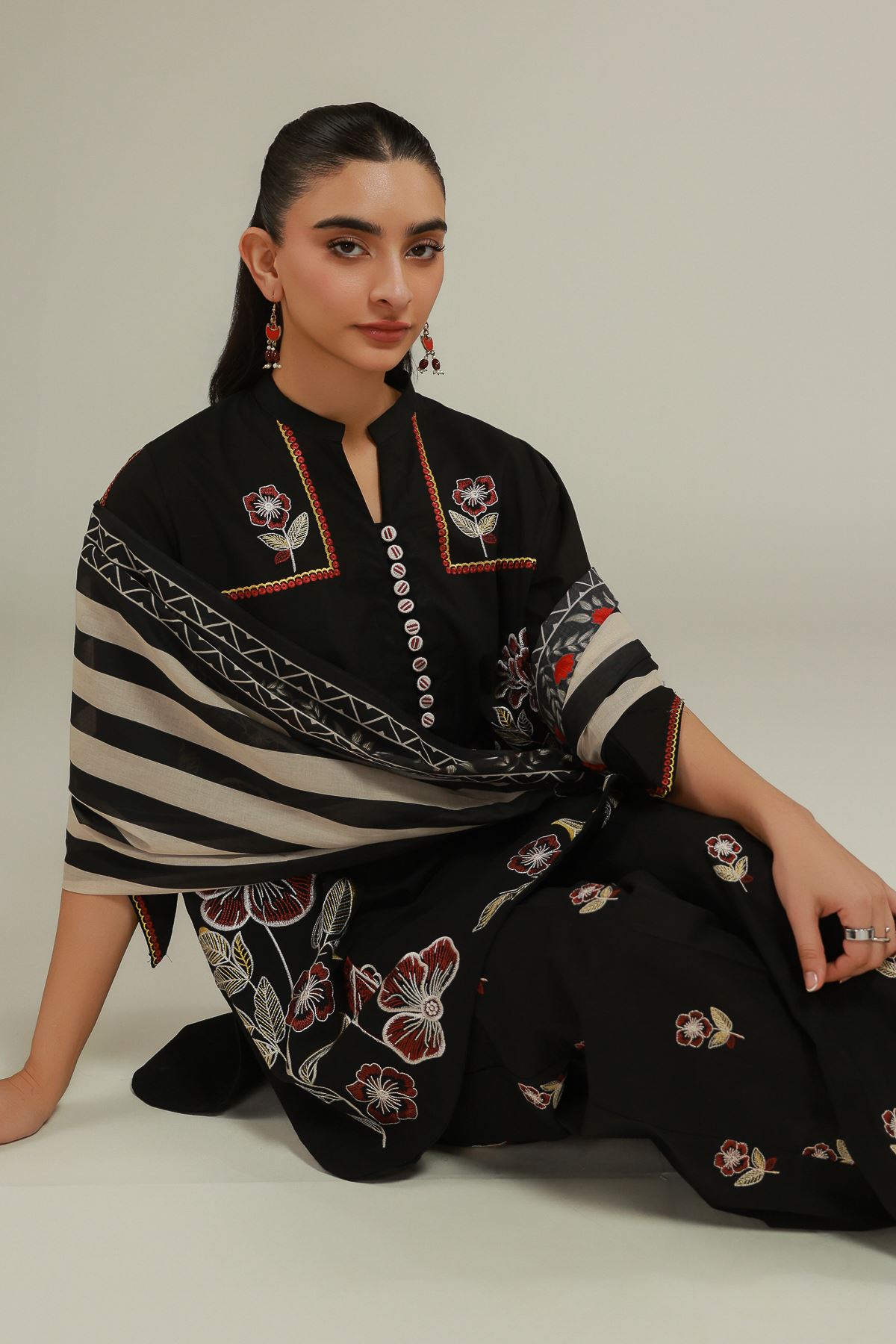 Embroidered Cambric Black Cambric Kurta - 25-00-X2-08TB-VG