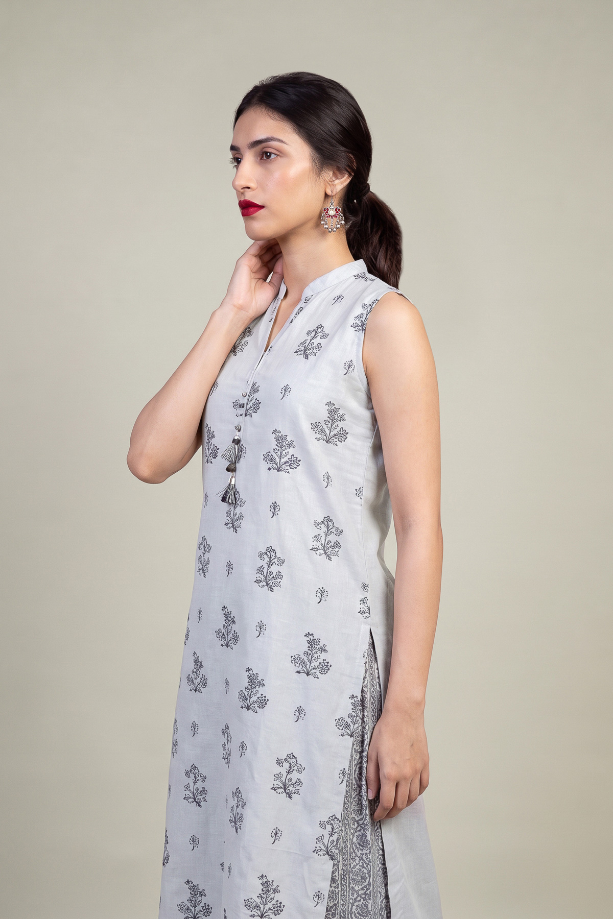 Embroidered Raw Silk Sleeveless V-Neck Kurta - 1-26-309-B-D1-VG