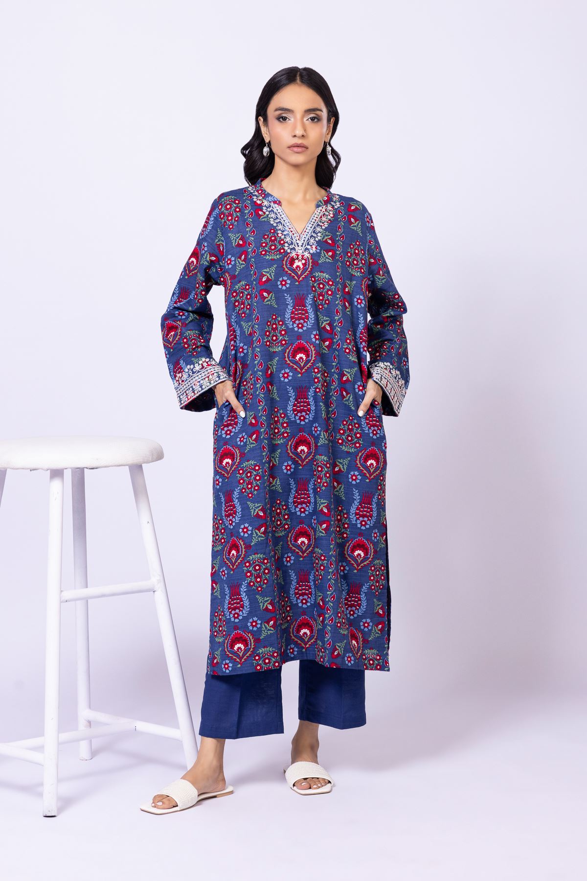 Embroidered Khaddar Kurta - 25-09-11E11-02TB-VG