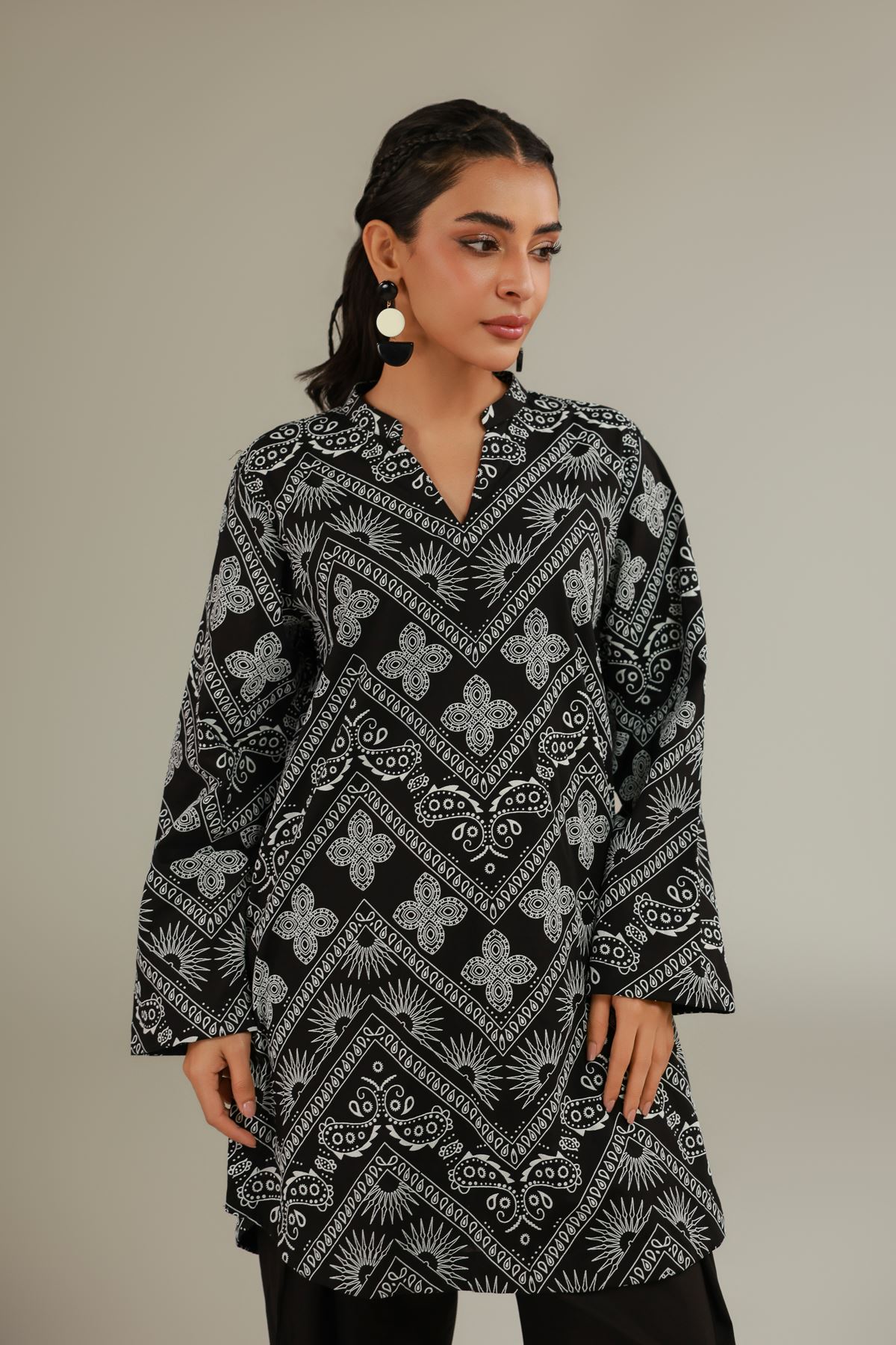 Cambric Short Black Kurta - 2-26-105-A-A-VG