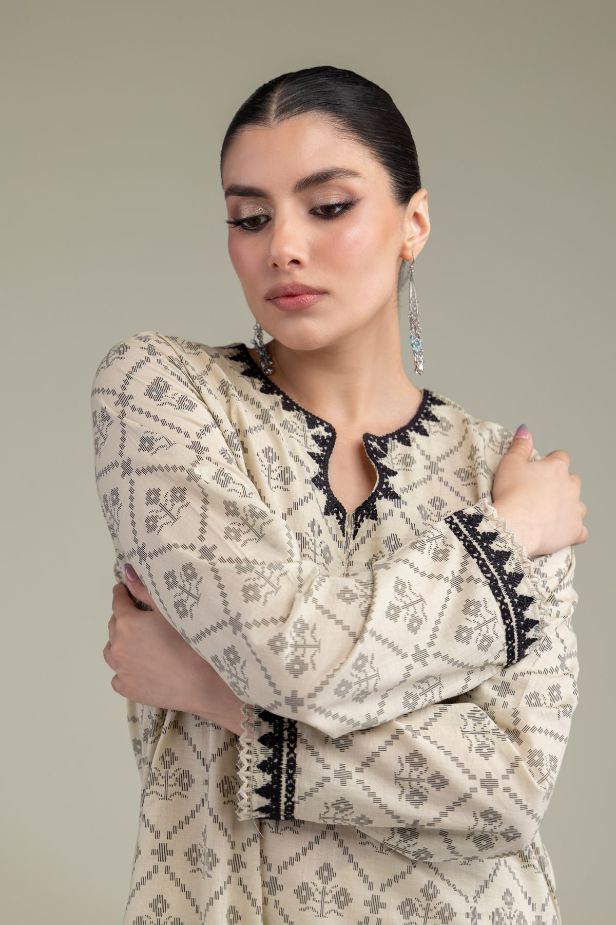 Embroidered Lawn Lawn V-Neck Kurta - 1-26-209-A-E2-VG