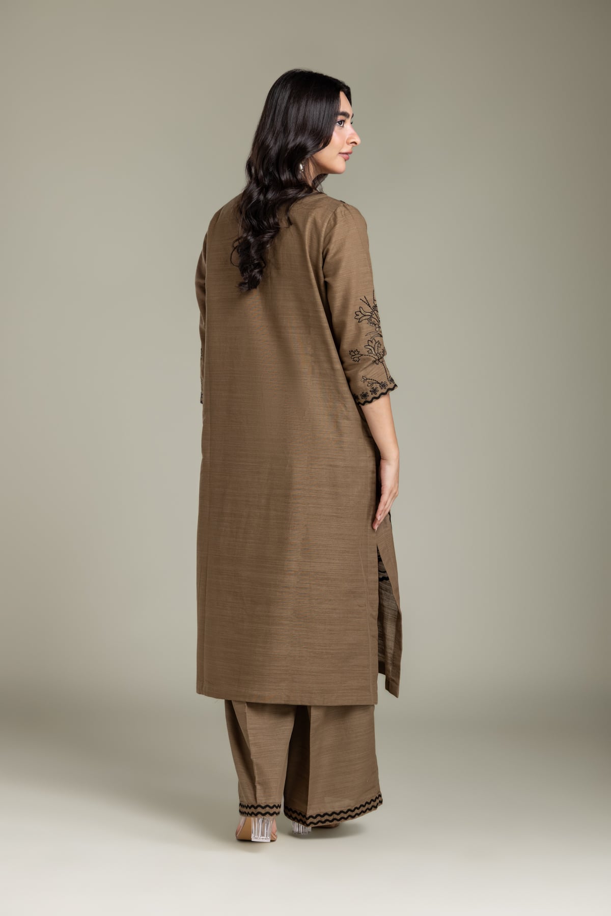 Embroidered Light Khaddar Kurta - 2-26-202-A-D-VG