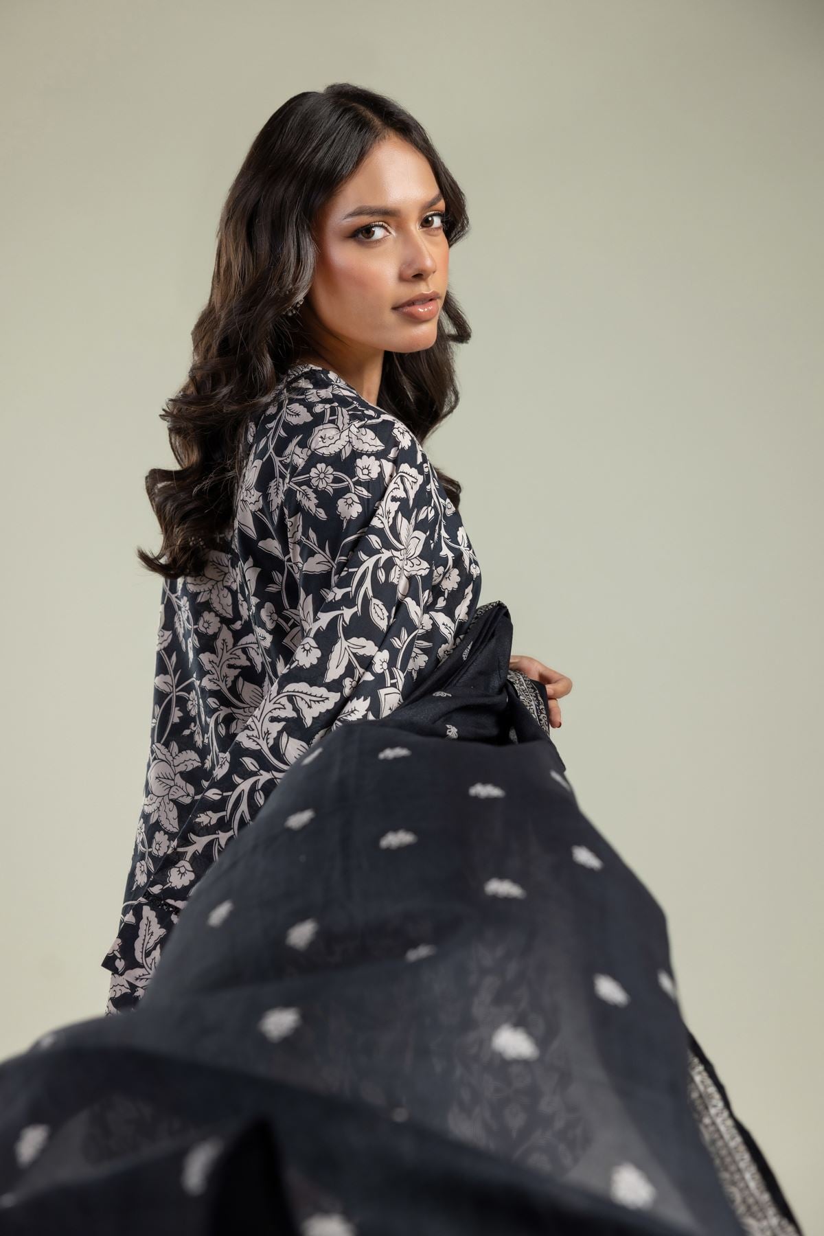 Printed Lawn Black Lawn Dupatta - 1-26-201-A-B-VG