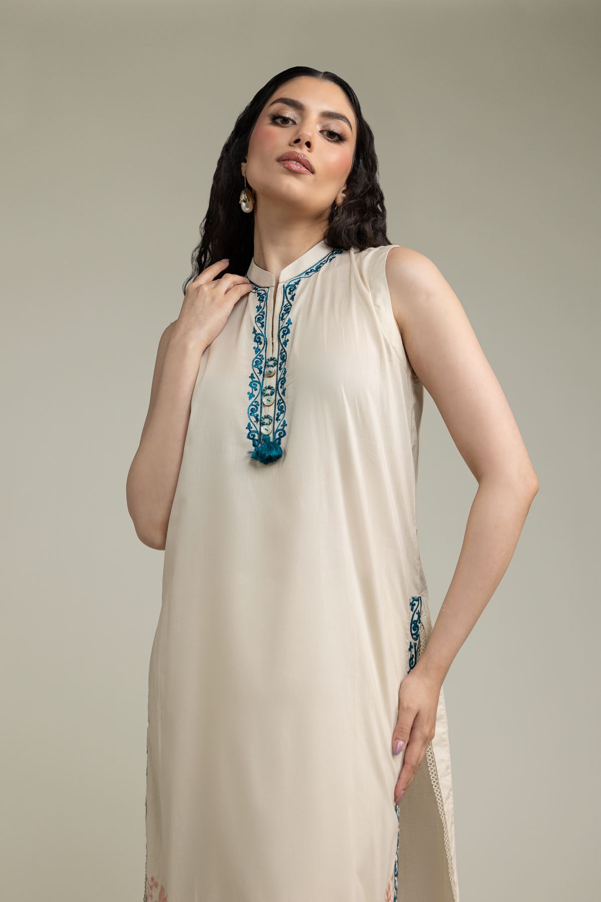 Embroidered Cambric Floral Sleeveless Kurta - 1-26-231-A-F1-VG