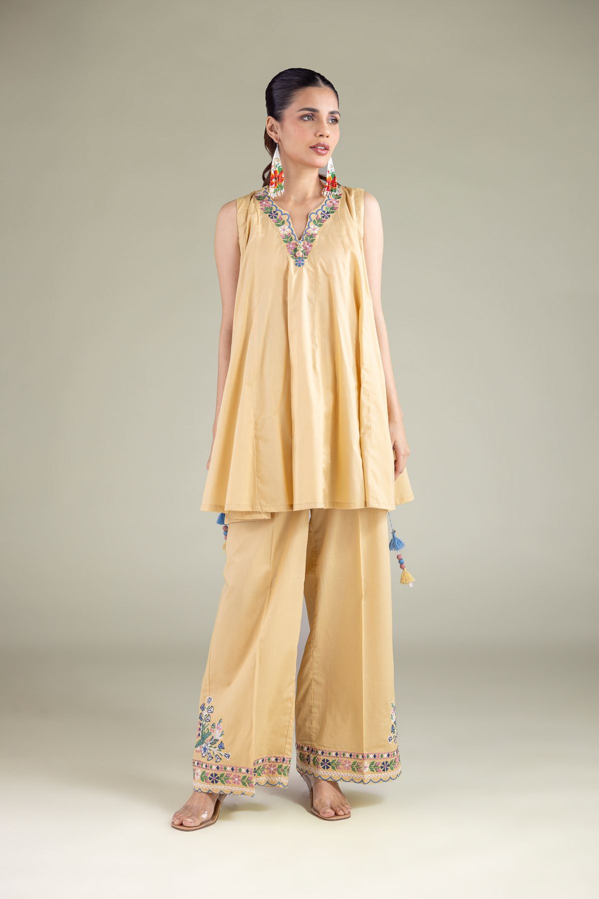 Embroidered Cambric Floral Sleeveless Kurta - 1-26-101-A-D-VG