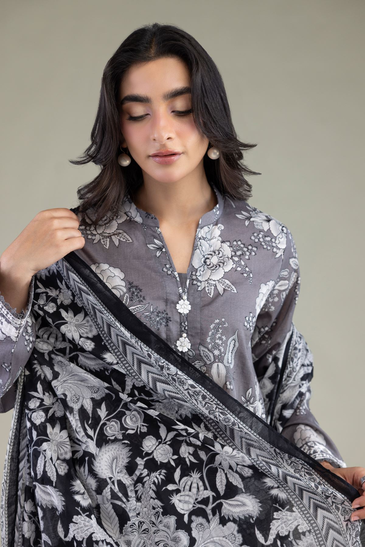 Embroidered Cambric Fabrics 3 Piece - A22-26-214FH1-VG