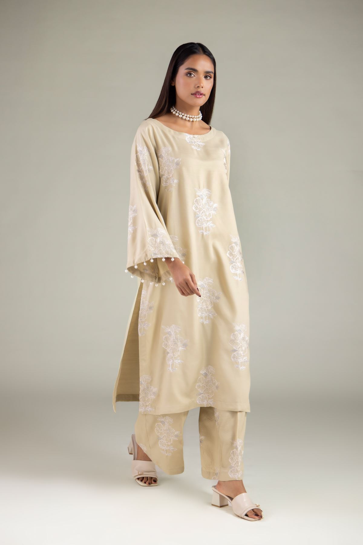 Embroidered Raw Silk Floral Relaxed Pants - 25-04E43-06BA-VG