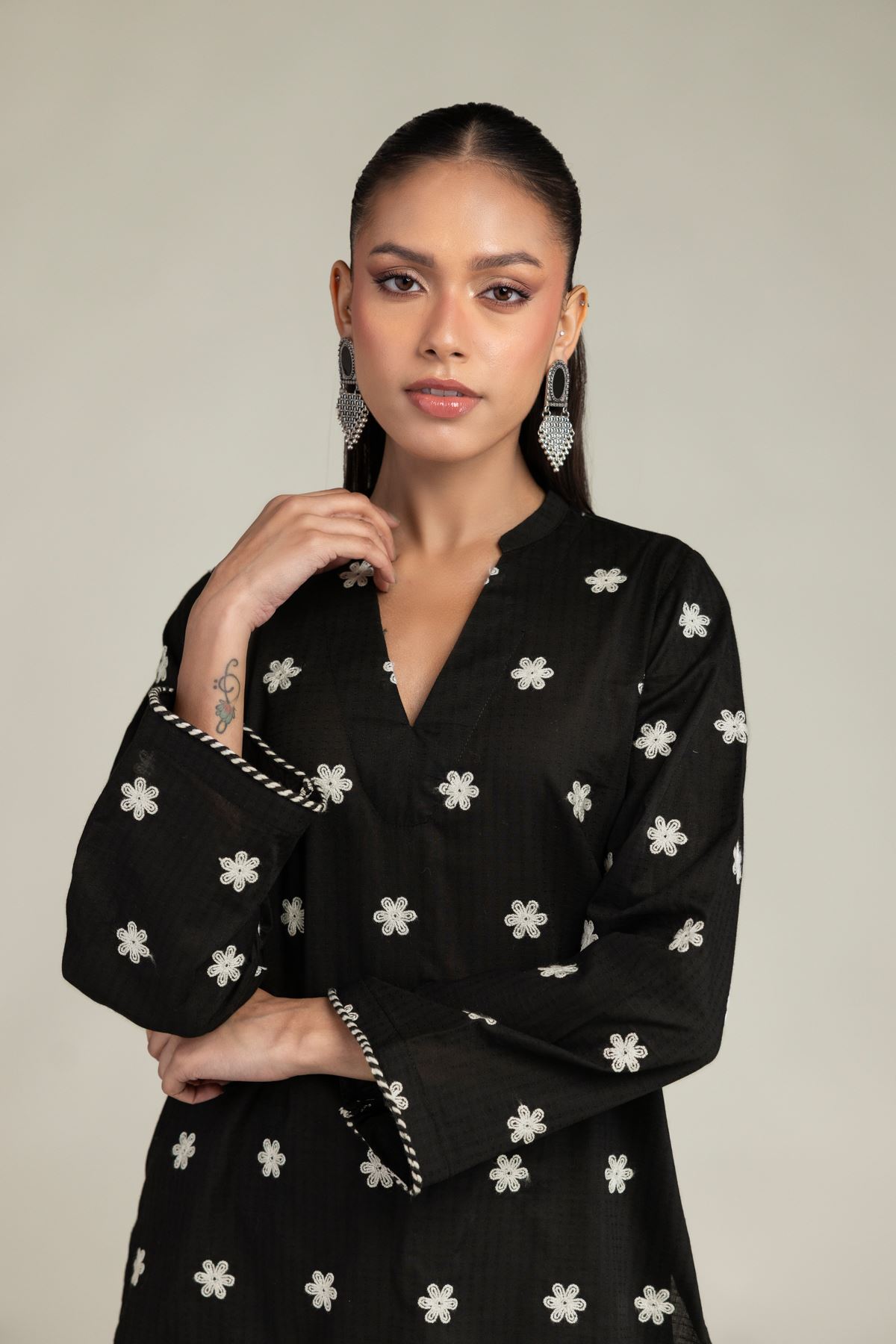 Embroidered Cotton Dobby Black V-Neck Kurta - 1-26-203-A-H1-VG