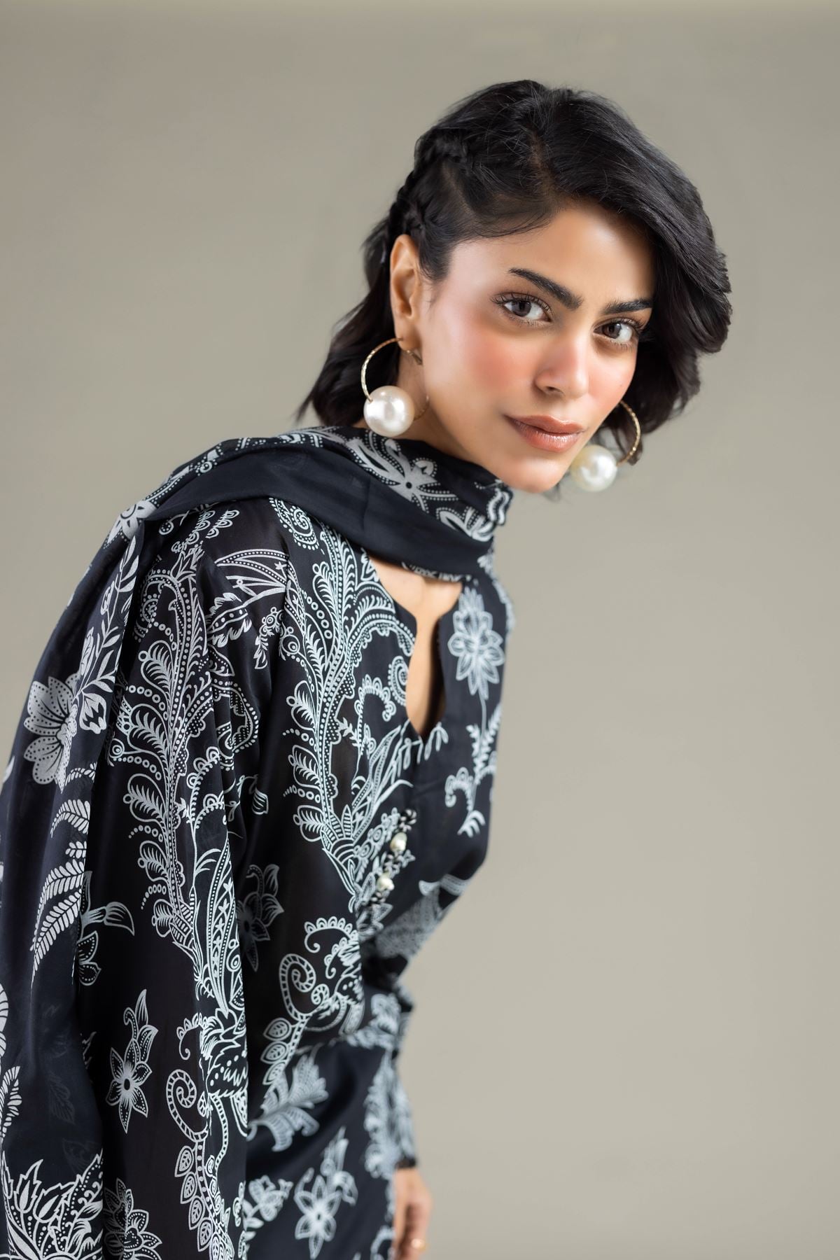 Embroidered Lawn Floral Kurta 3-piece - T-A22-26-109FB1-VG