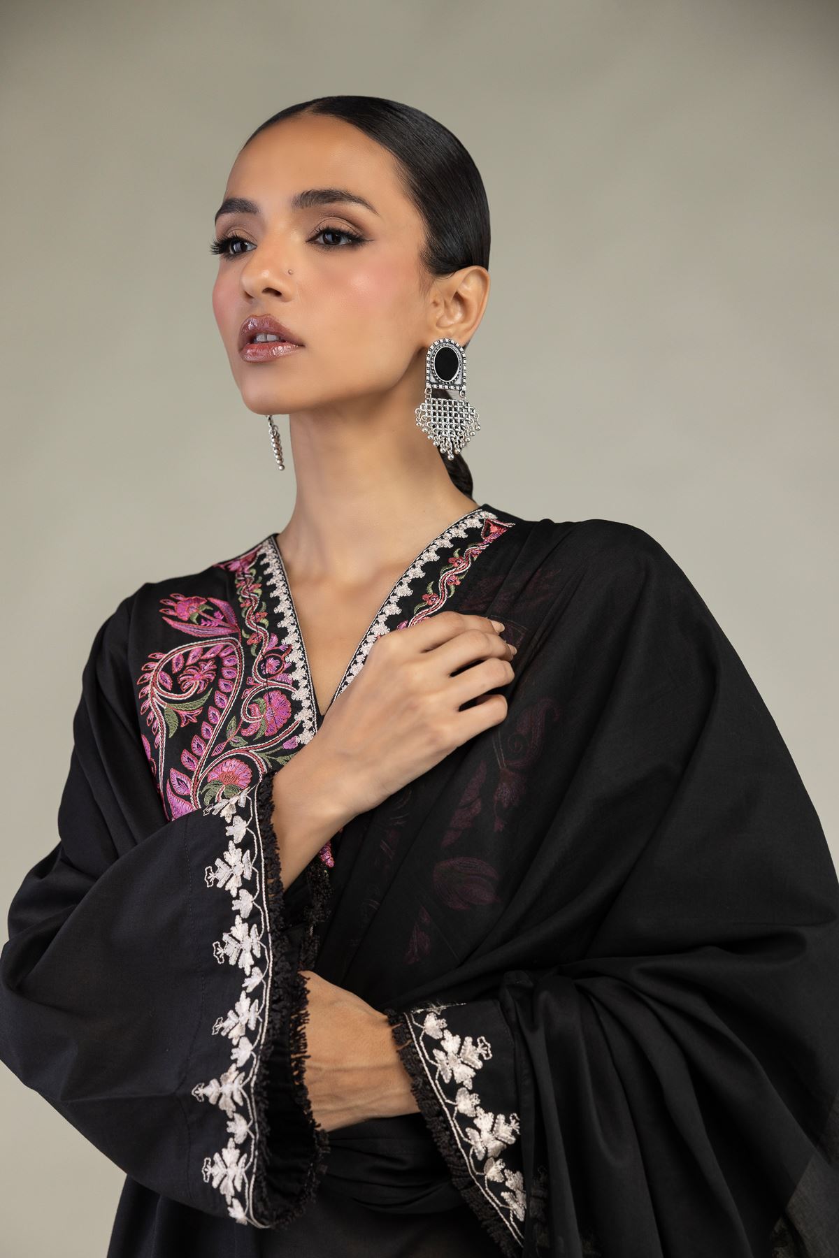 Embroidered Lawn Black Lawn Dupatta - 1-26-325-A-I1-VG