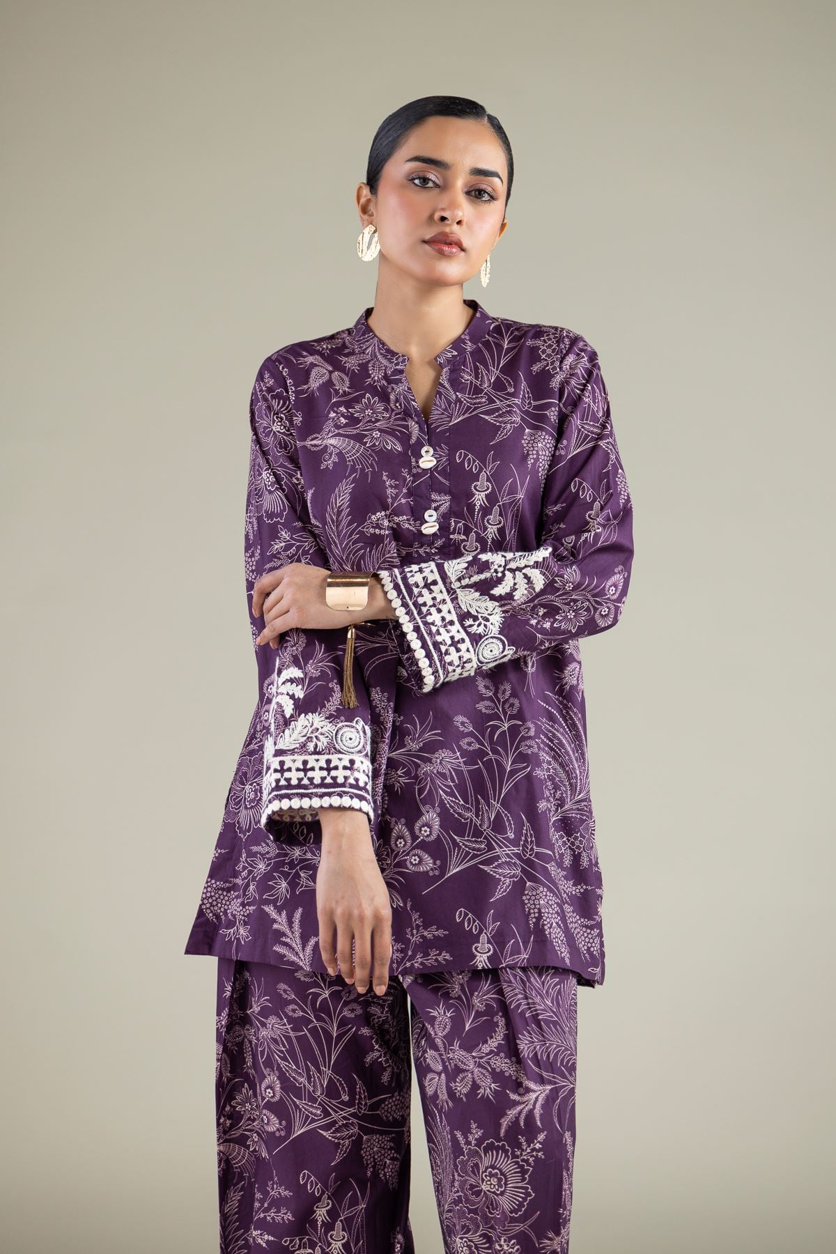 Embroidered Cambric Floral Threadwork Kurta - 25-00-X2-08TB-VG