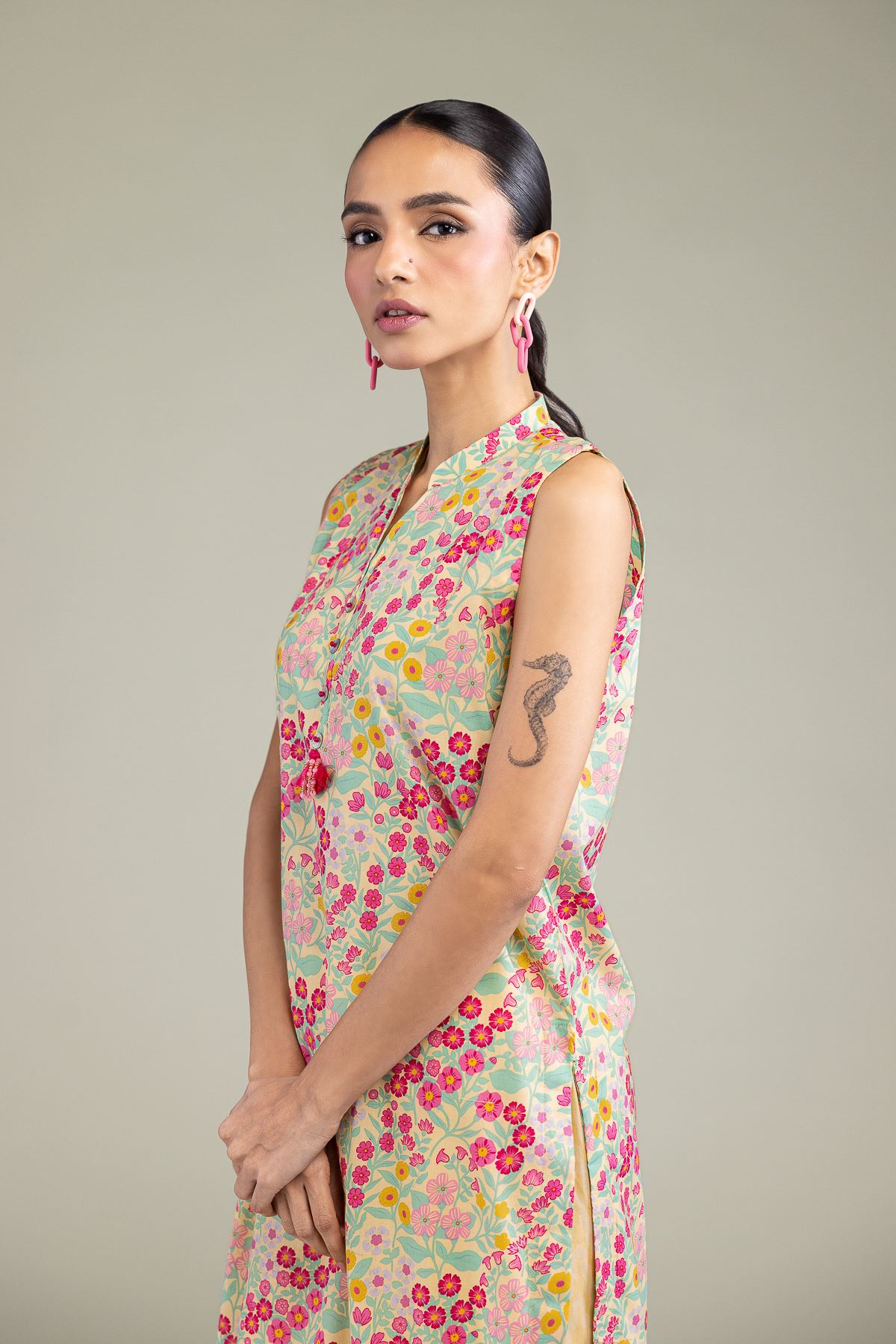 Printed Cambric Long Sleeveless Kurta - T-A11-26-113FA1-VG