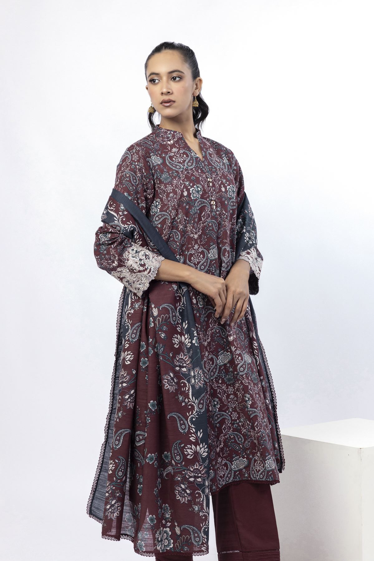 Embroidered Light Khaddar Paisely 3-Piece Set - CV05AST-VG