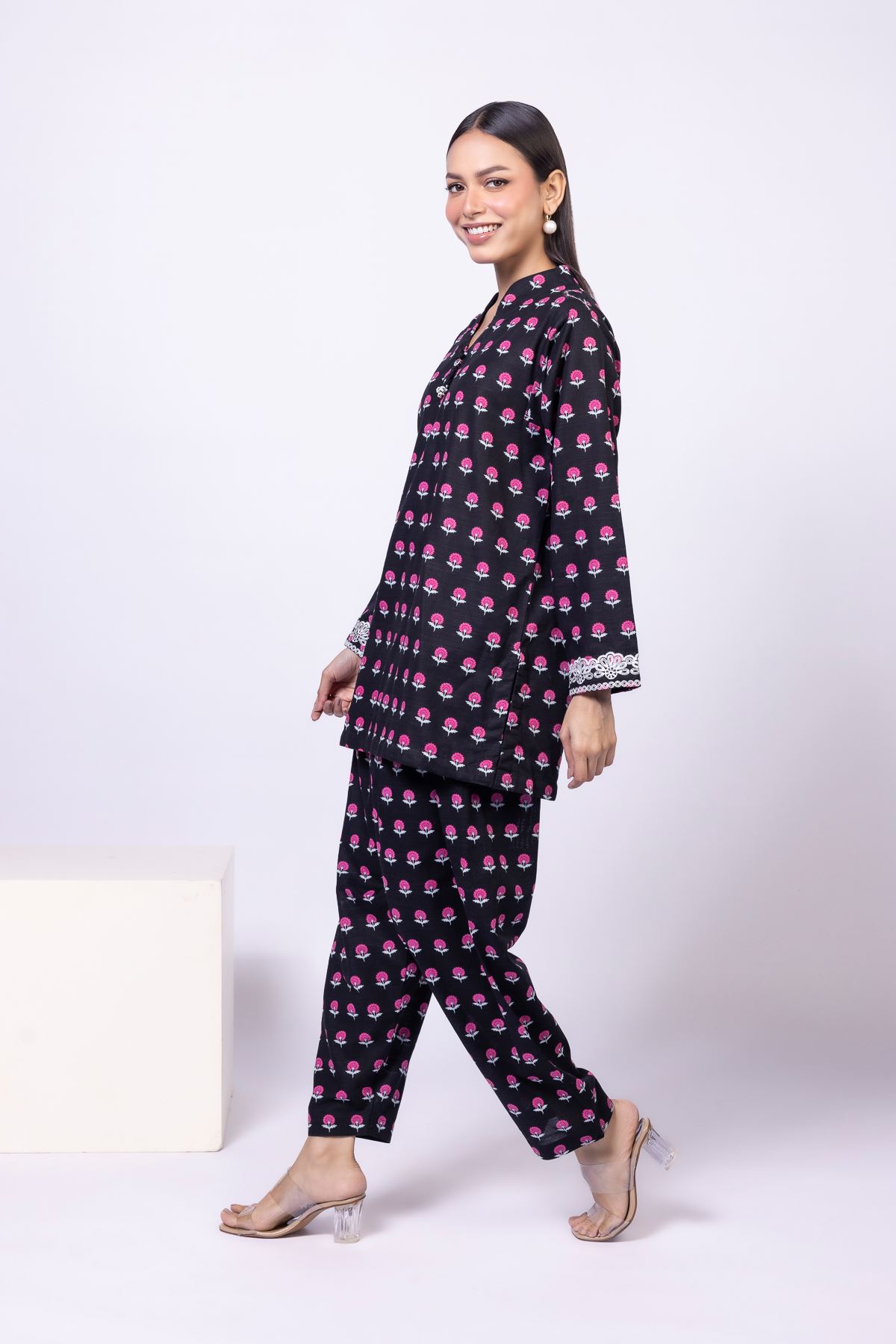 Embroidered Khaddar Kurta - 25-09-11E11-08TA-VG