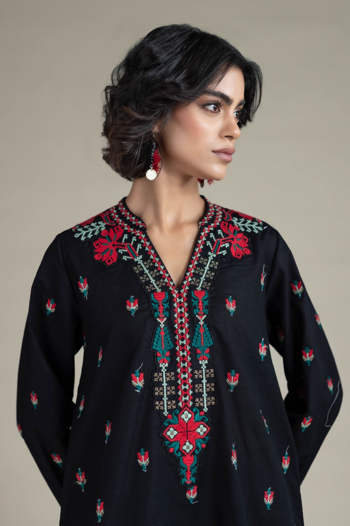 Embroidered Khaddar Kurta - 25-09-11E14-08TA-VG