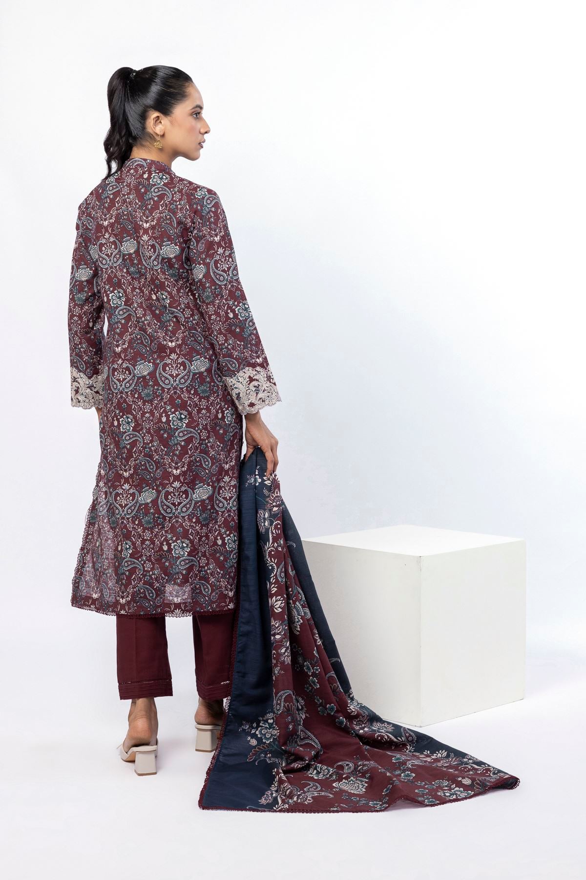 Embroidered Light Khaddar Paisely 3-Piece Set - CV05AST-VG