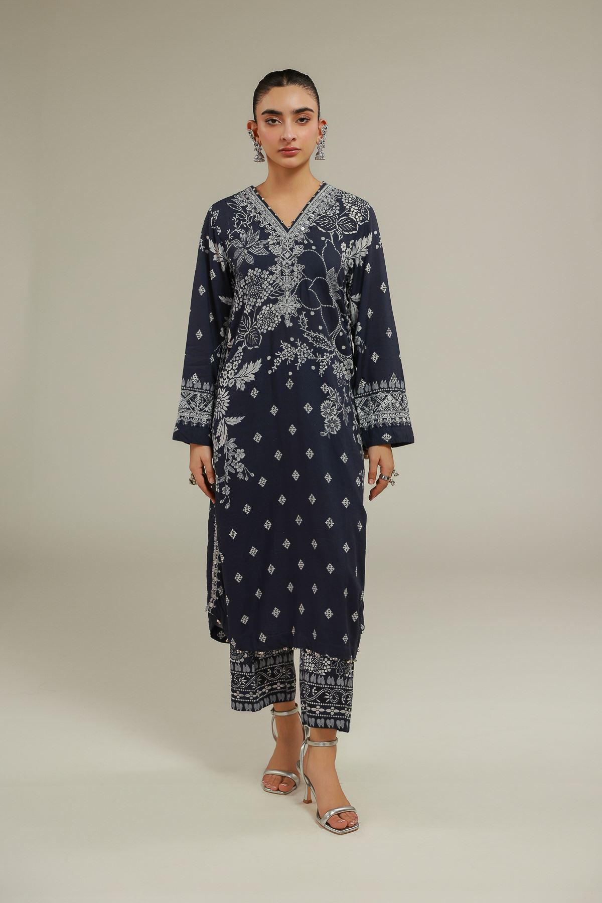 Embroidered Raw Silk Geometric V-Neck Kurta - 25-00-X2-08TB-VG