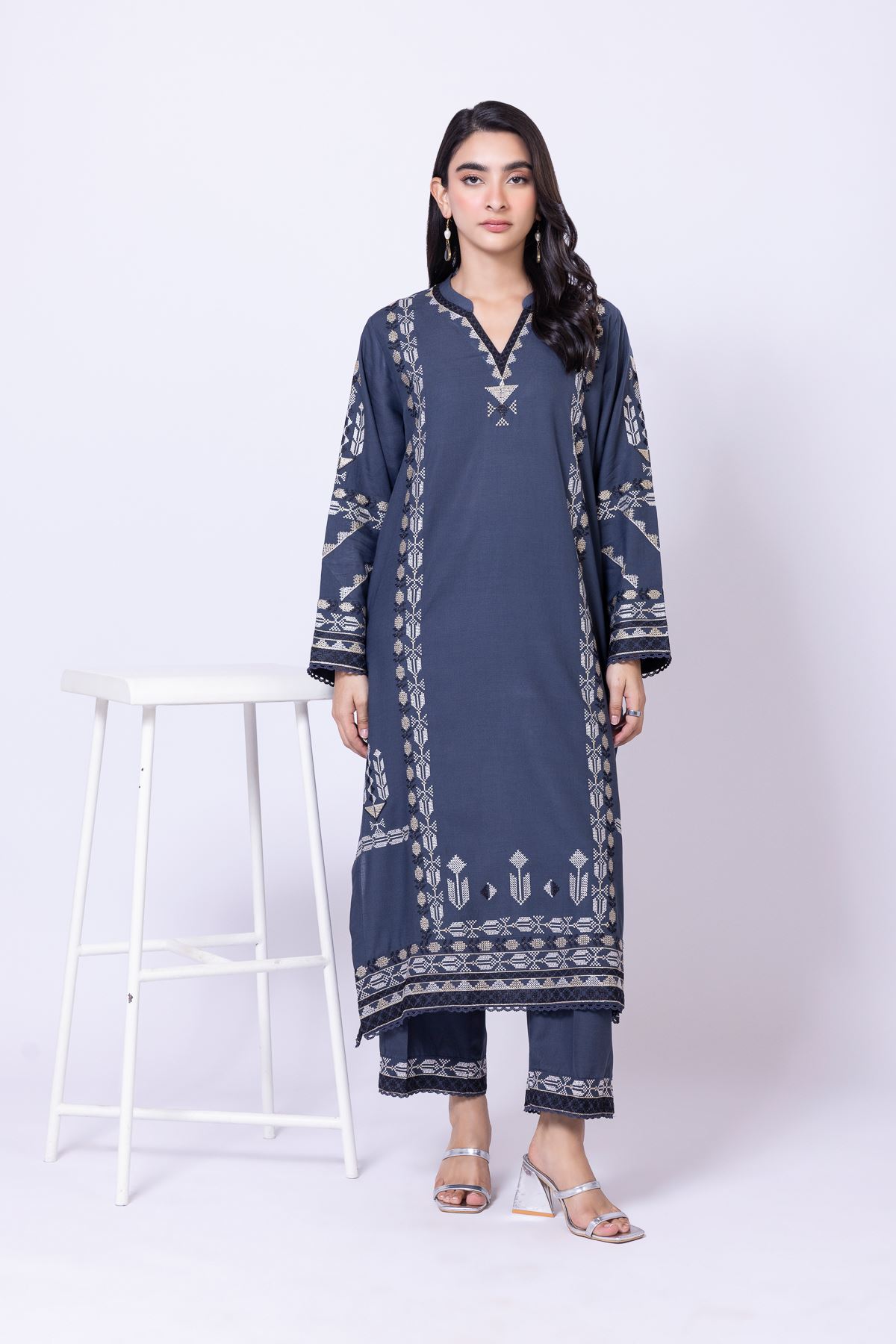Embroidered Dull Raw Silk Pants - 25-08-8E4-02BA-VG