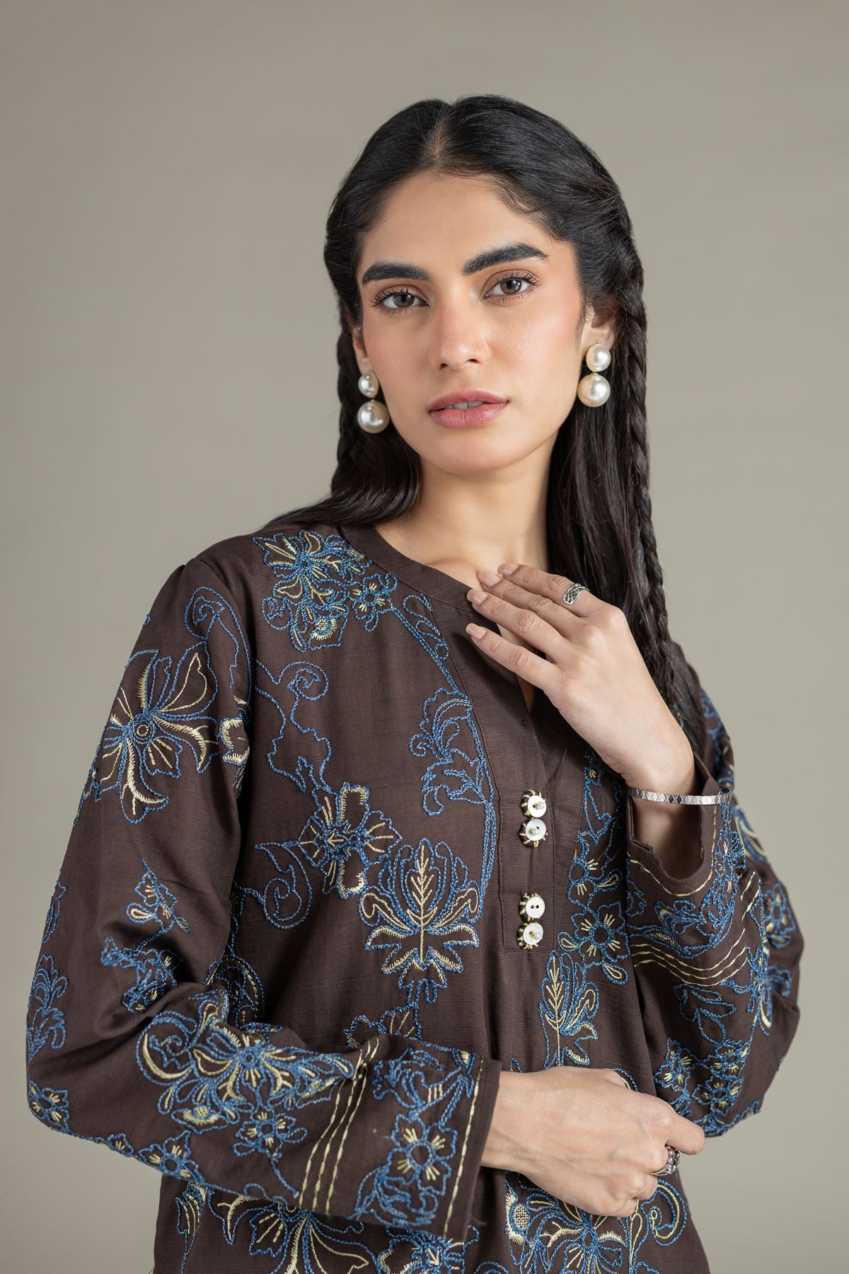Embroidered Khaddar Kurta - 25-08-8E7-08BA-VG