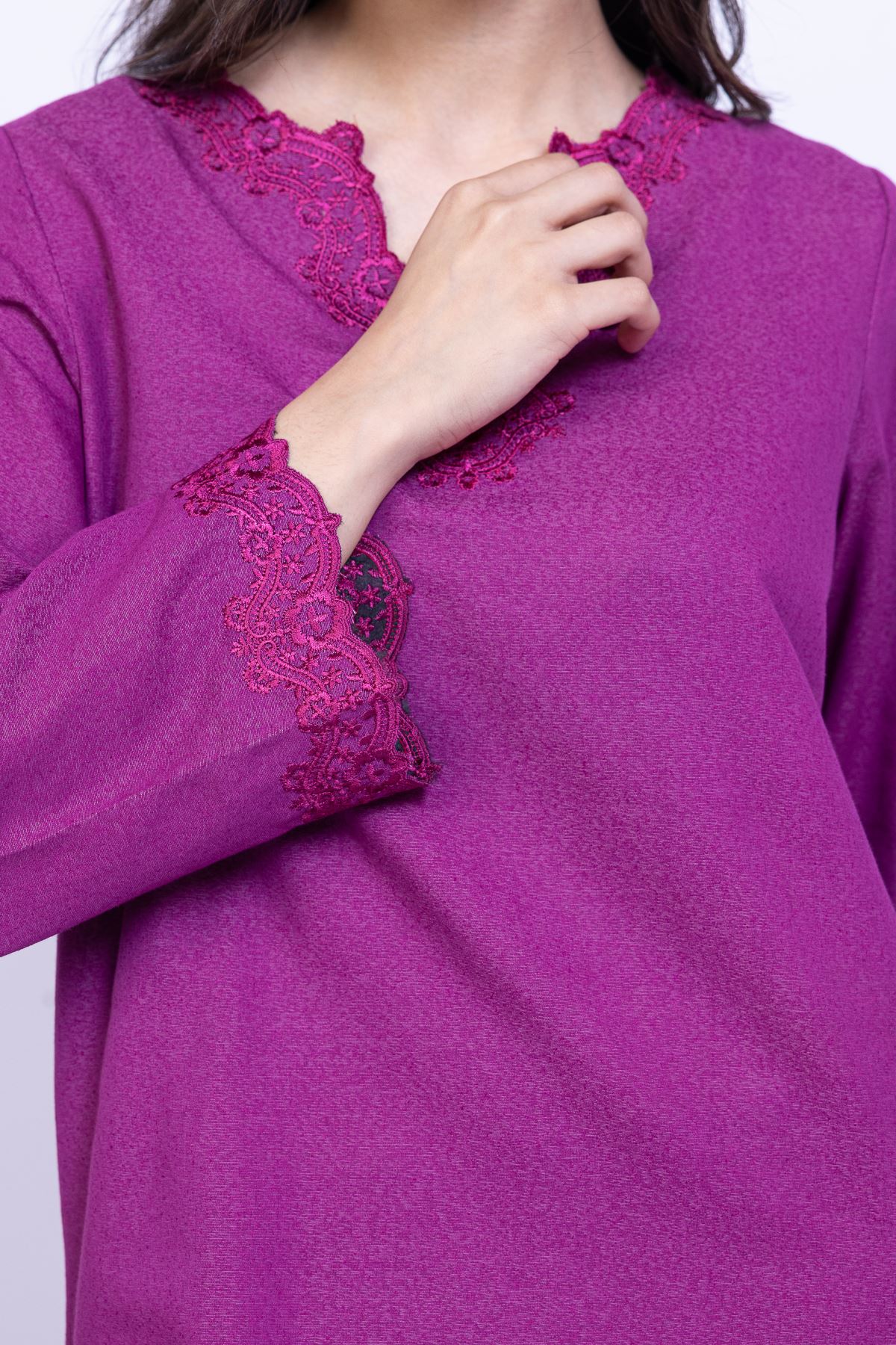 Embroidered Karandi Kurta - 25-09-11E3-07TA-VG