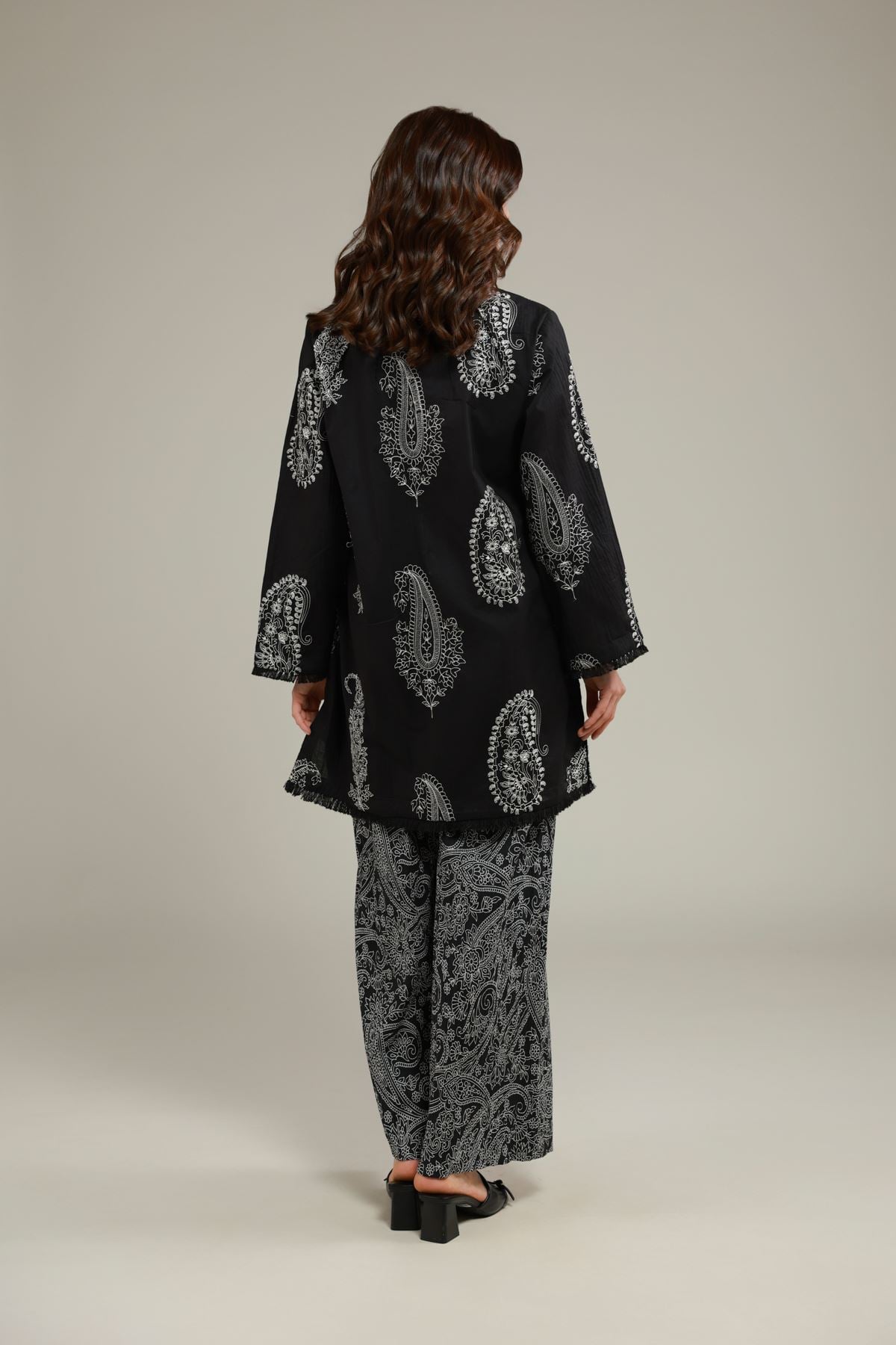 Embroidered Cotton Crinkle Paisley V-Neck Kurta - 25-09-10E2-03TA-VG