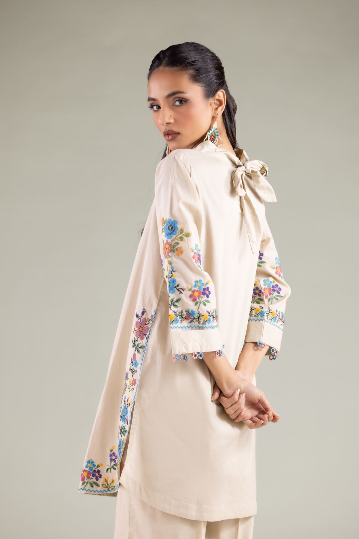 Embroidered Cambric Floral Threadwork Kurta - 1-26-125-A-D-VG