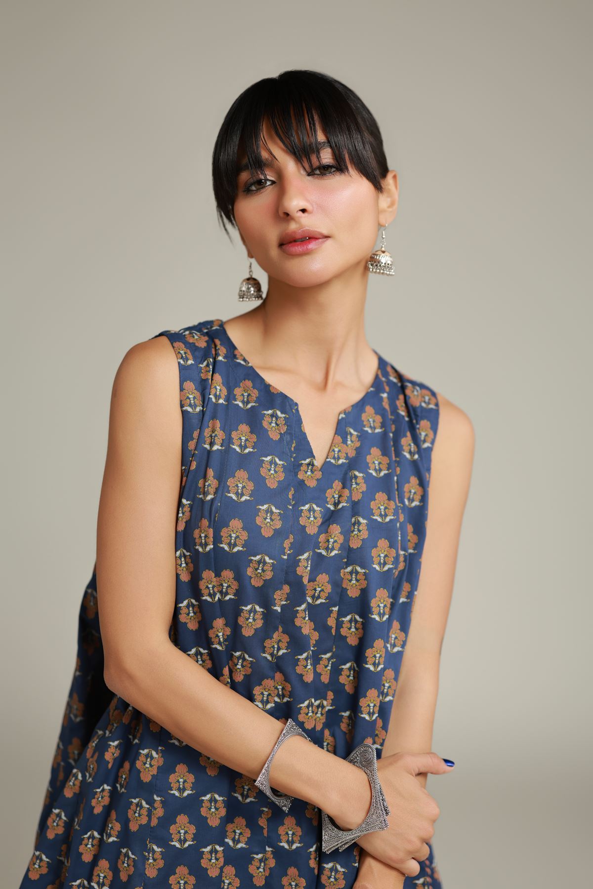 Printed Cambric Floral Sleeveless Kurta - 26-02-1E13-02TA-VG