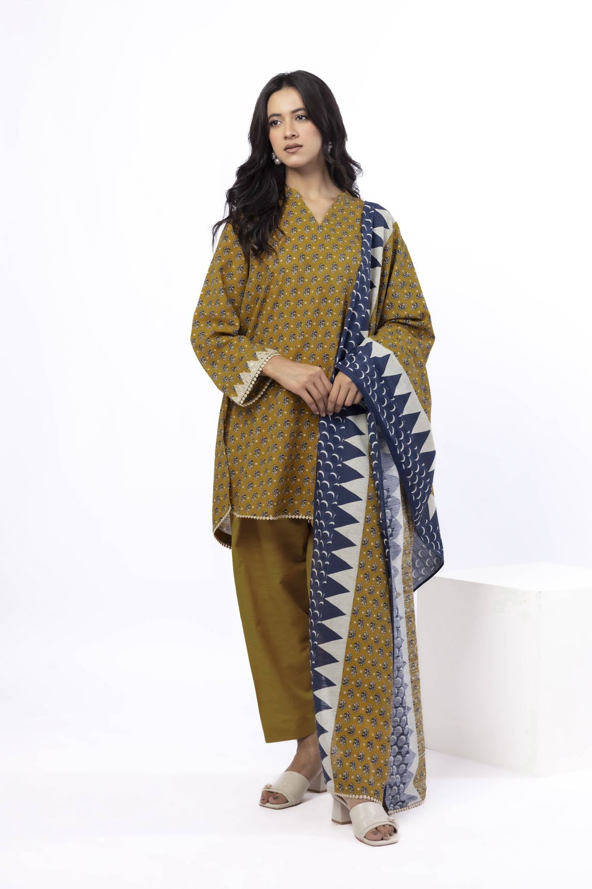 Embroidered Light Khaddar Fabrics 3 Piece - LKW55A-VG