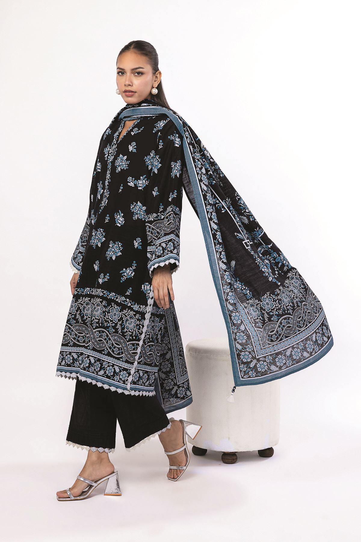 Printed Light Khaddar Fabrics 3 Piece - CV08B-VG