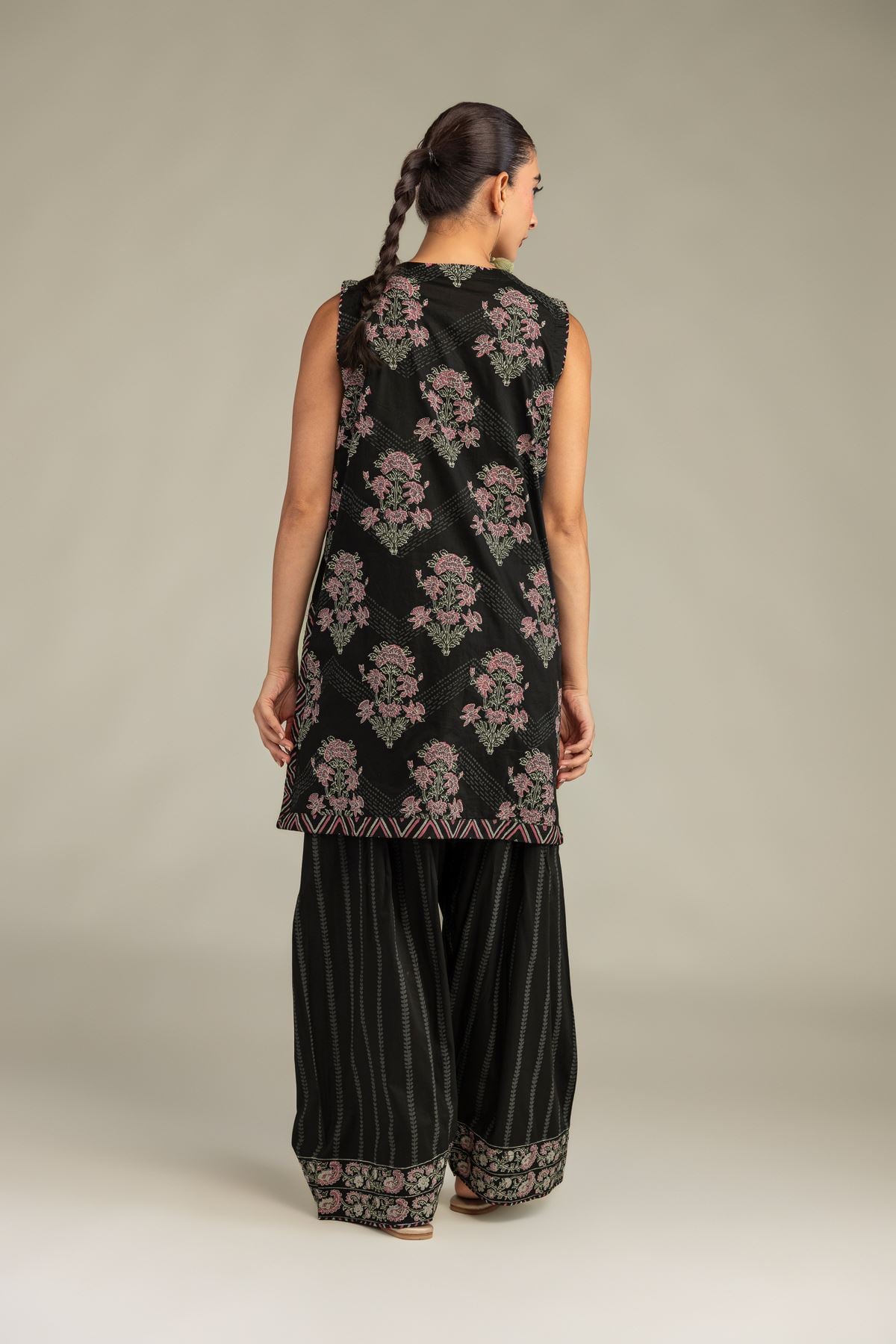 Printed Cambric Black Sleeveless Kurta - 2-26-308-A-G1-VG