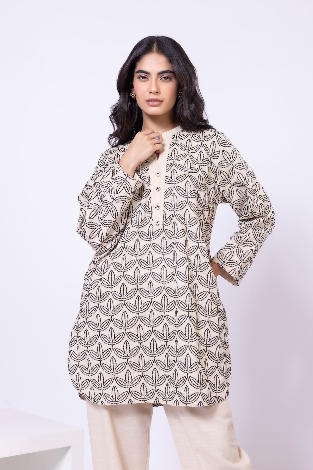 Embroidered Khaddar Kurta - 25-10-11E8-11TB-VG