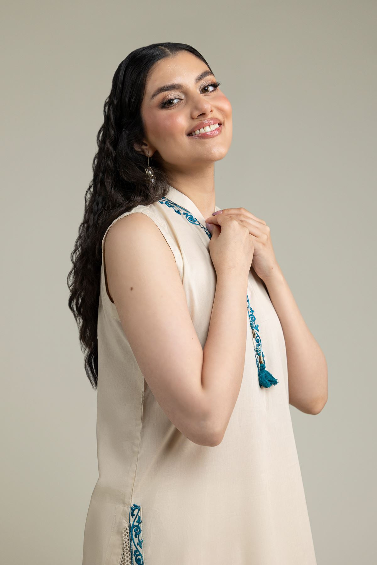 Embroidered Cambric Floral Sleeveless Kurta - 1-26-231-A-F1-VG