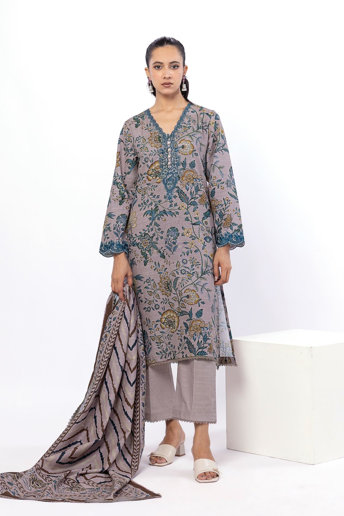 Embroidered Light Khaddar Fabrics 3 Piece - LKW41A-G-VG