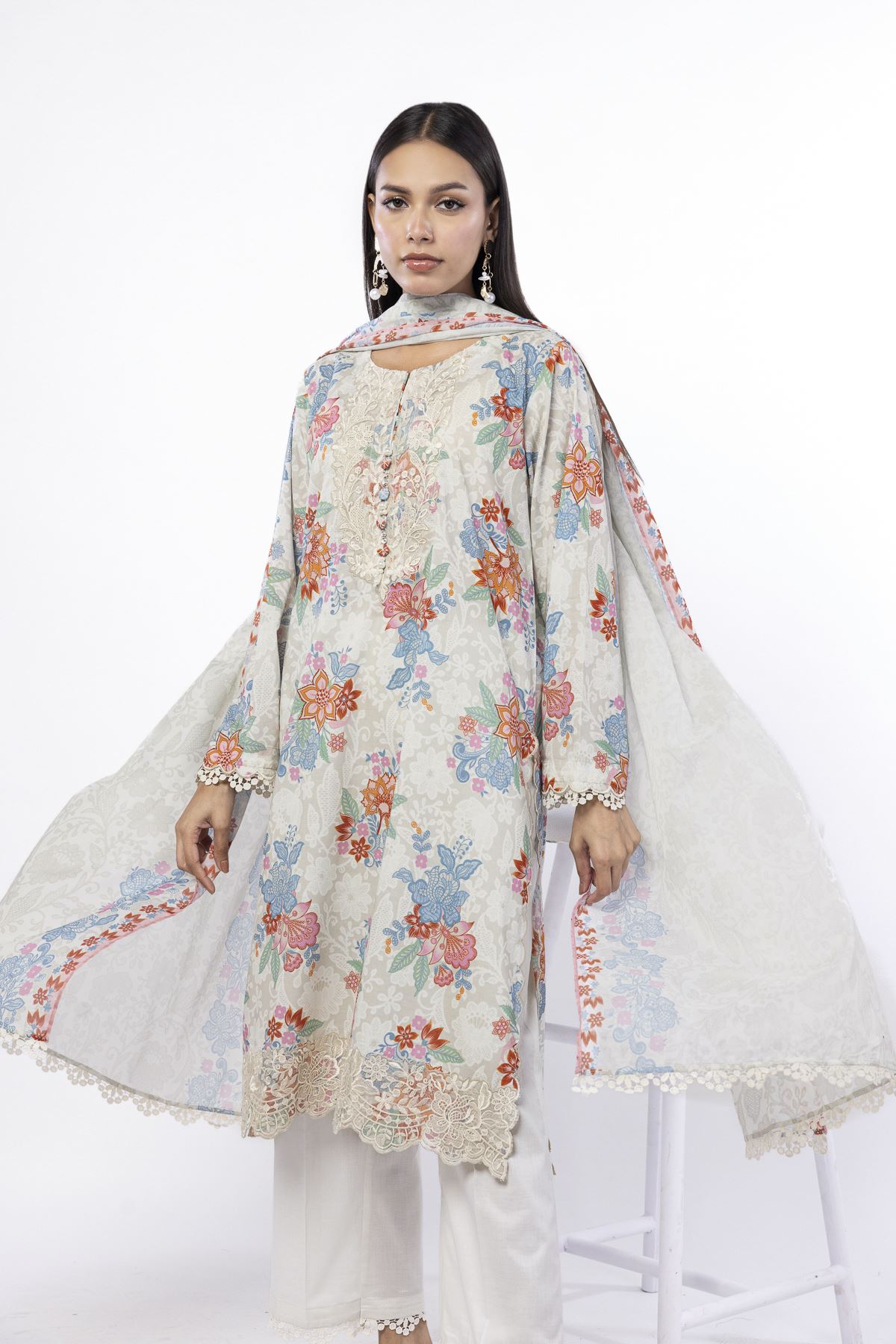 Embroidered Lawn Fabrics 3 Piece - KW38A-VG