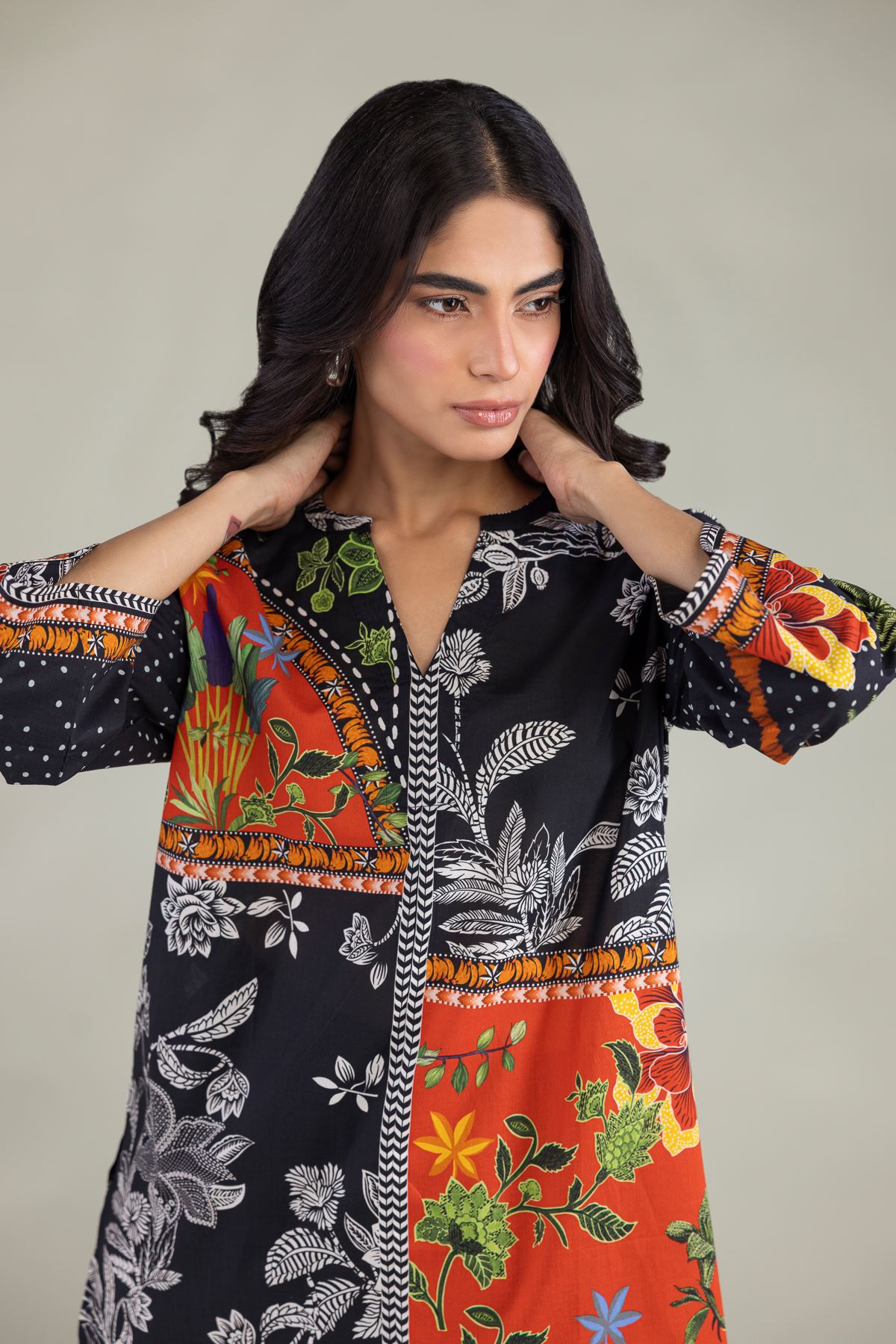 Printed Cambric V-Neck Floral Blouse - 3-26-201-A-A1-VG