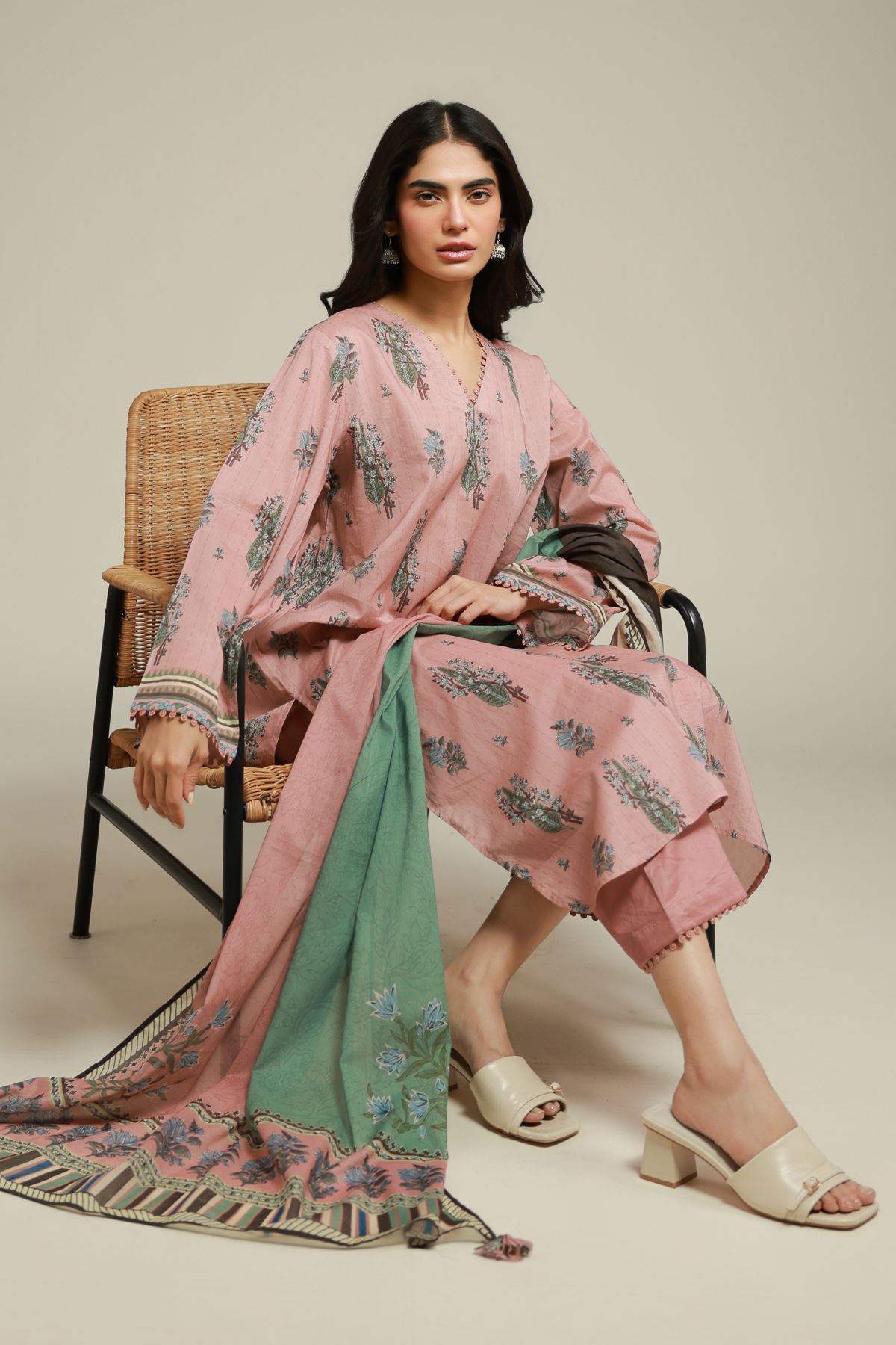 Printed Cambric Floral 3-Piece Tailored - T-A33-26-112FC1-VG