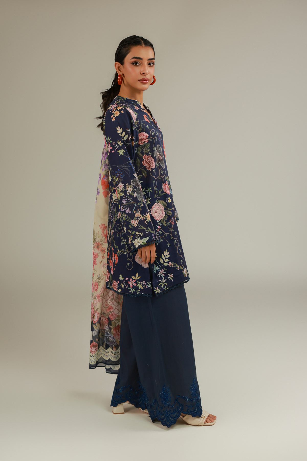 Embroidered Lawn Tailored 3-Piece Lawn - T-A33-26-206FH1-VG