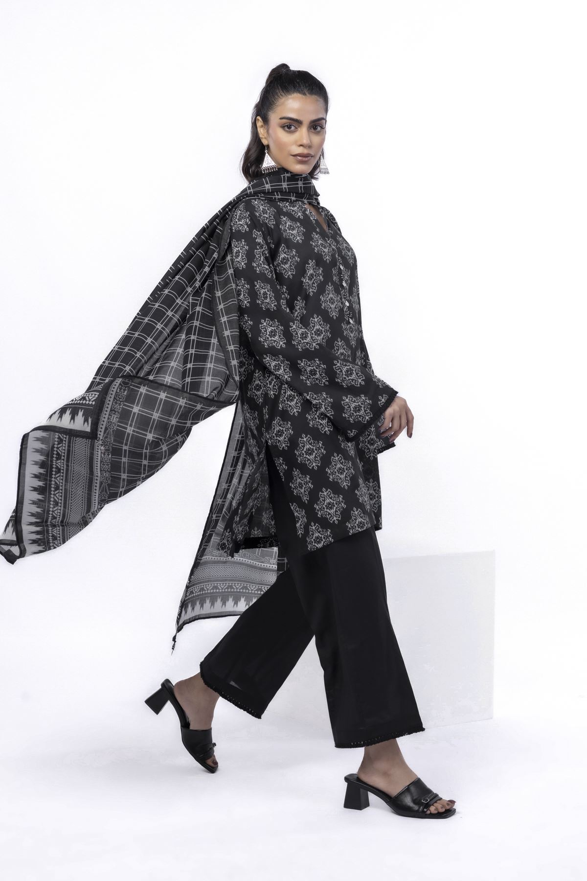 Printed Lawn Fabrics 3 Piece - CA02A-VG