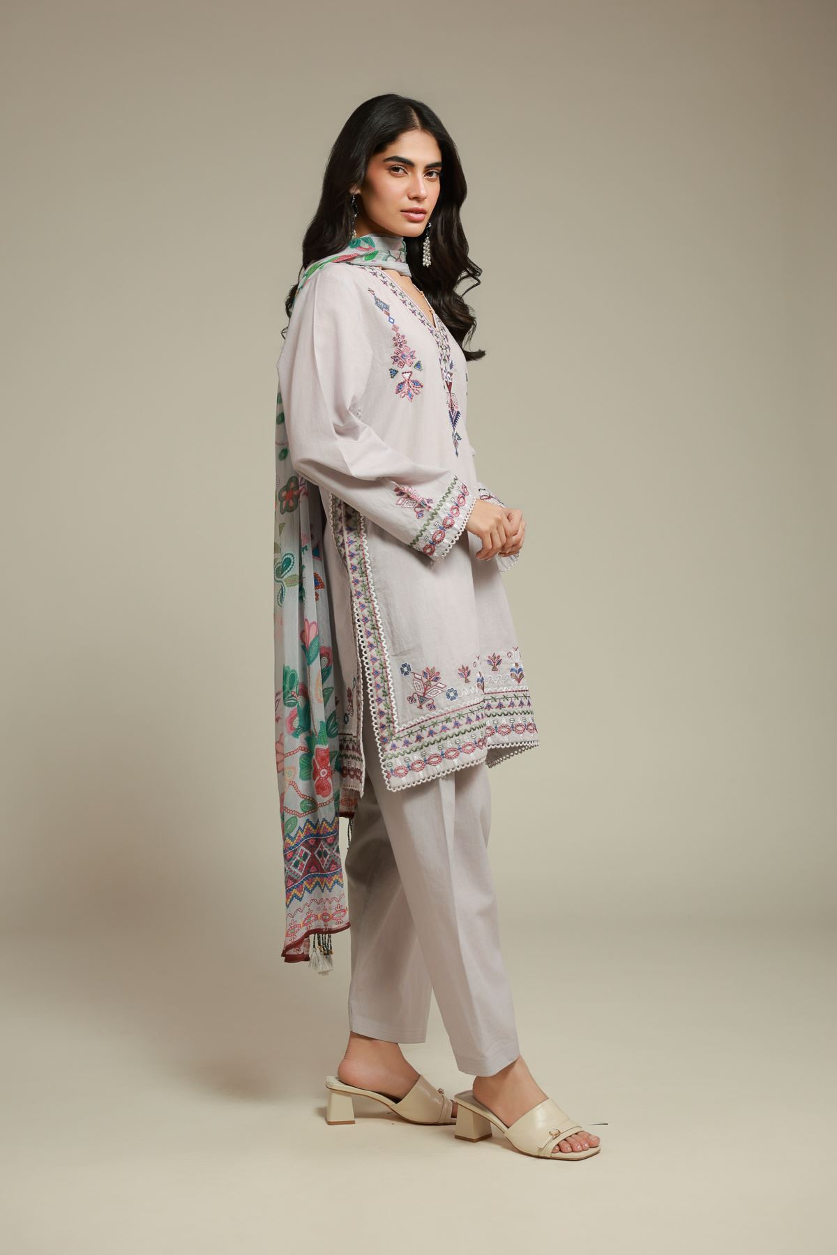 Embroidered Cambric Tailored Cambric 3-Piece - T-A22-26-120FG1-VG