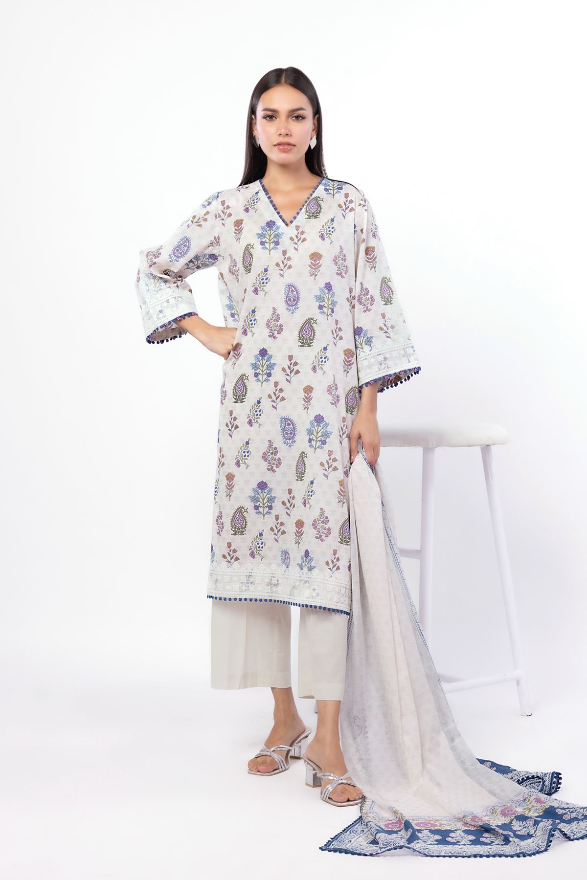 Embroidered Lawn Fabrics 3 Piece - CA02A-VG