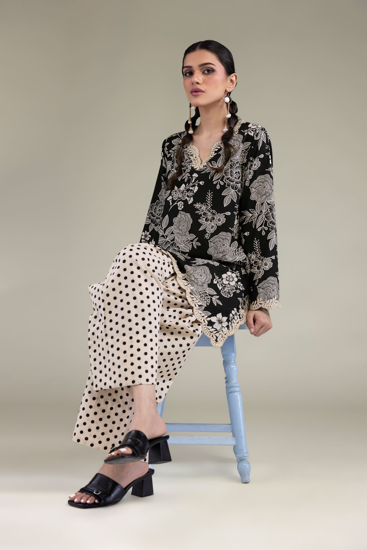 Embroidered Cambric Black Floral Kurta - 2-26-212-A-H1-VG