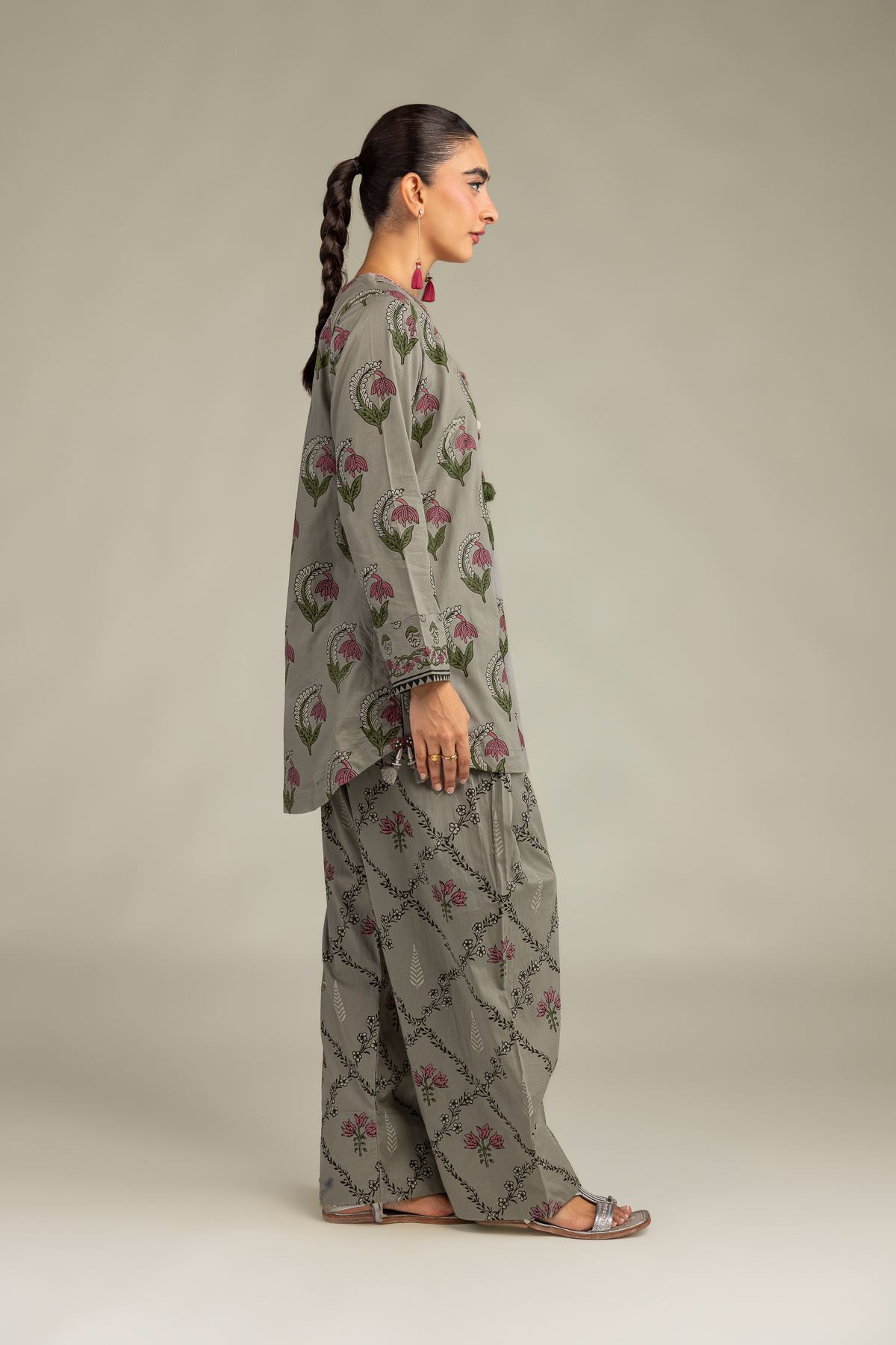 Printed Cambric Floral Gray Shalwar - 1-26-102-A-F-VG