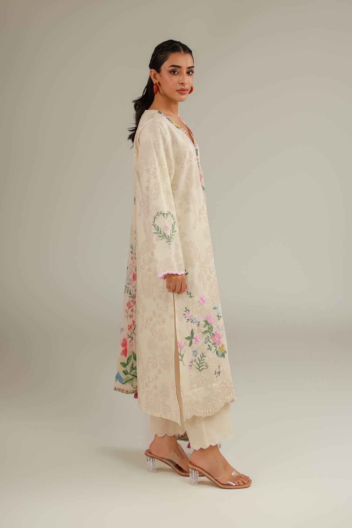 Embroidered Cambric Floral Tailored 3-piece - T-A22-26-110FI2-VG