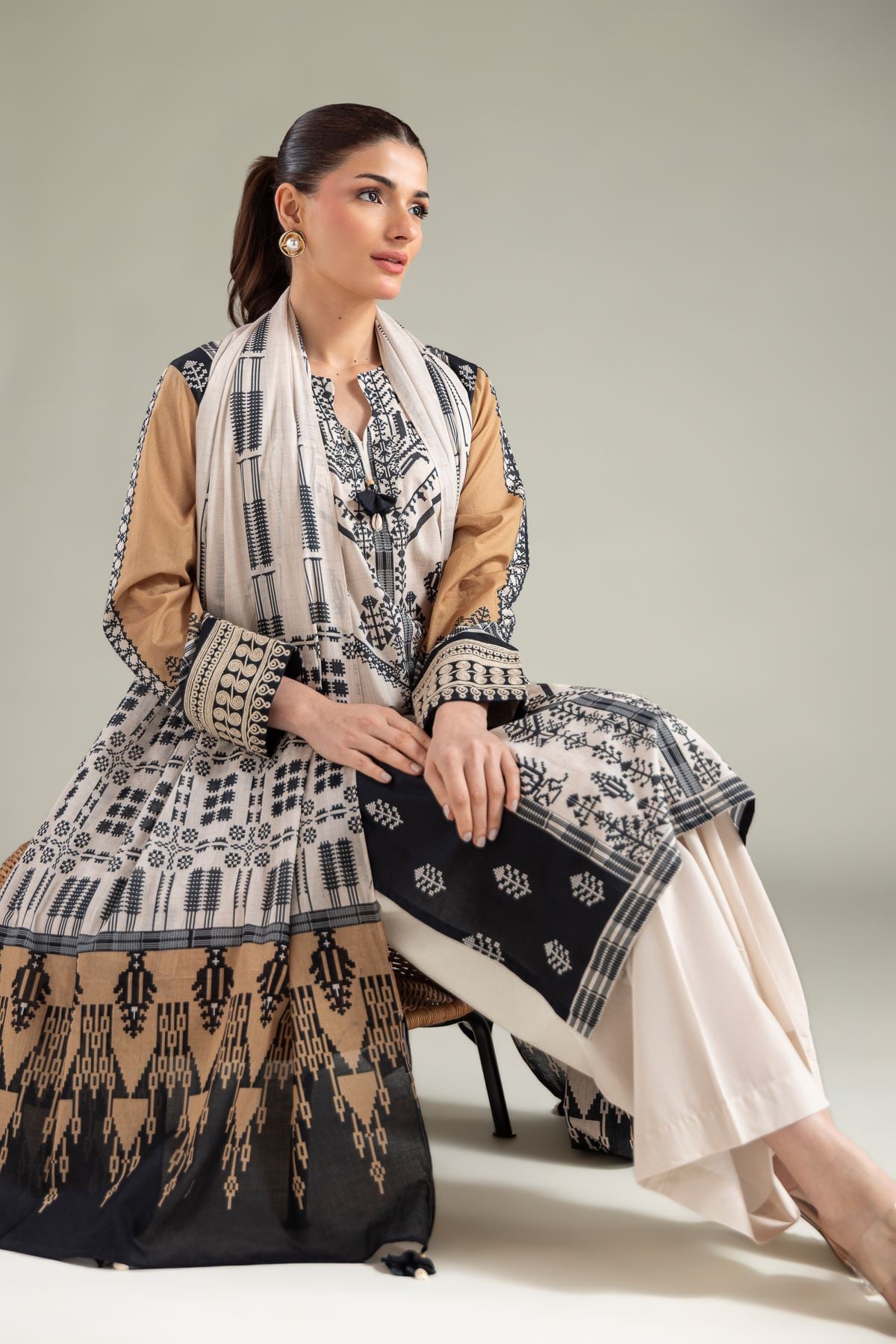 Embroidered Lawn Tailored 3-Piece Lawn - 1-26-205-A-B2-VG