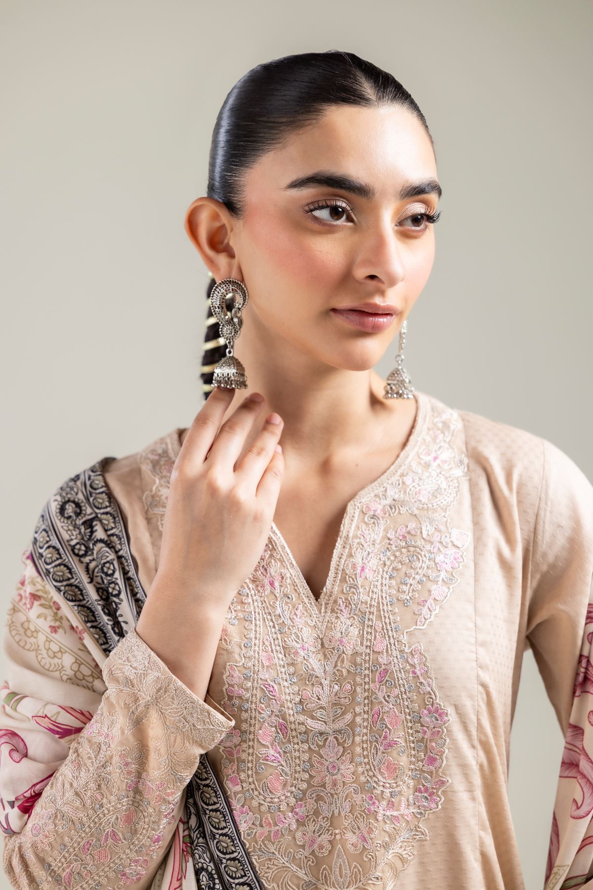 Embroidered Lawn Off-White Lawn Dupatta - 1-26-118-A-H-VG