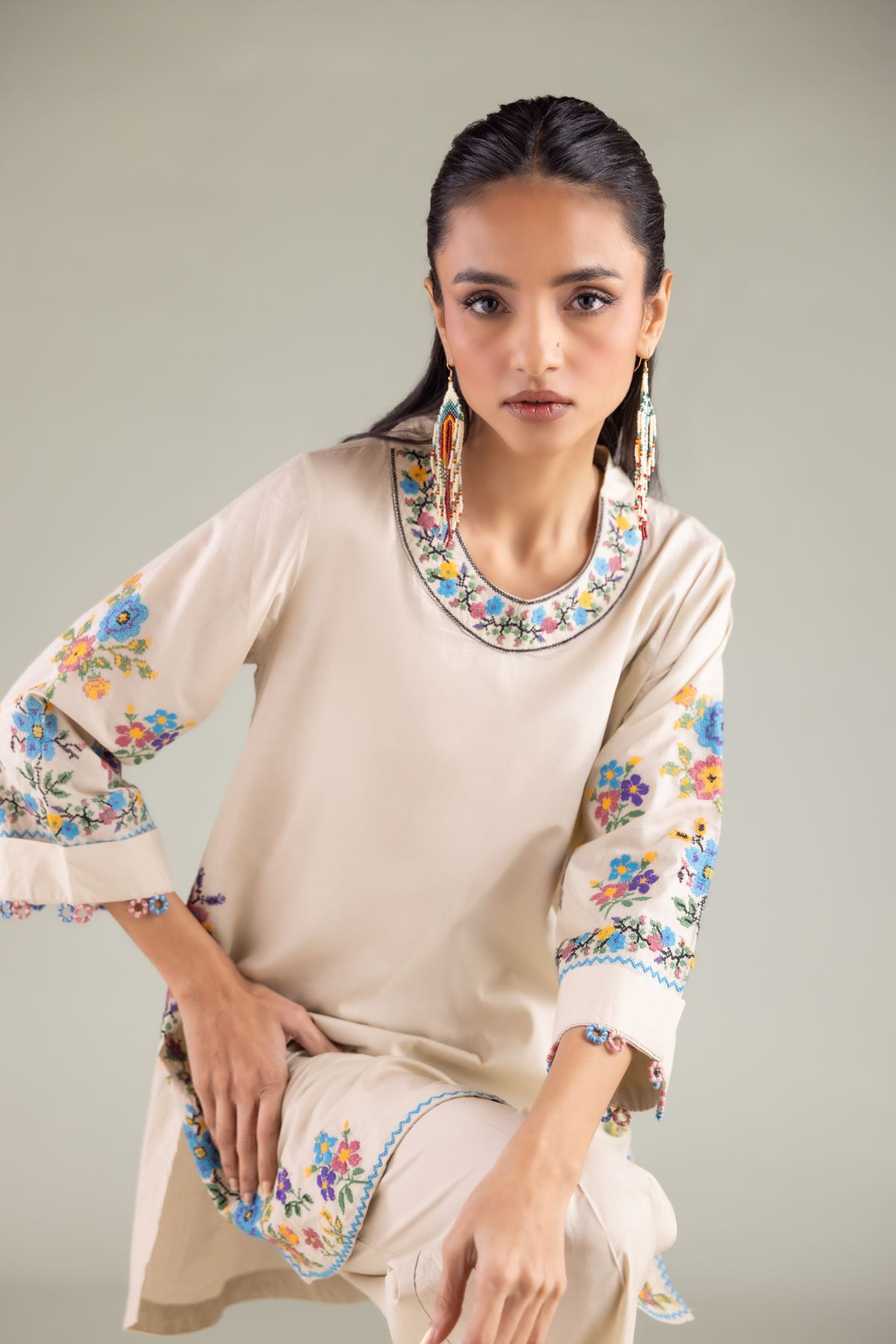 Embroidered Cambric Floral Threadwork Kurta - 1-26-125-A-D-VG