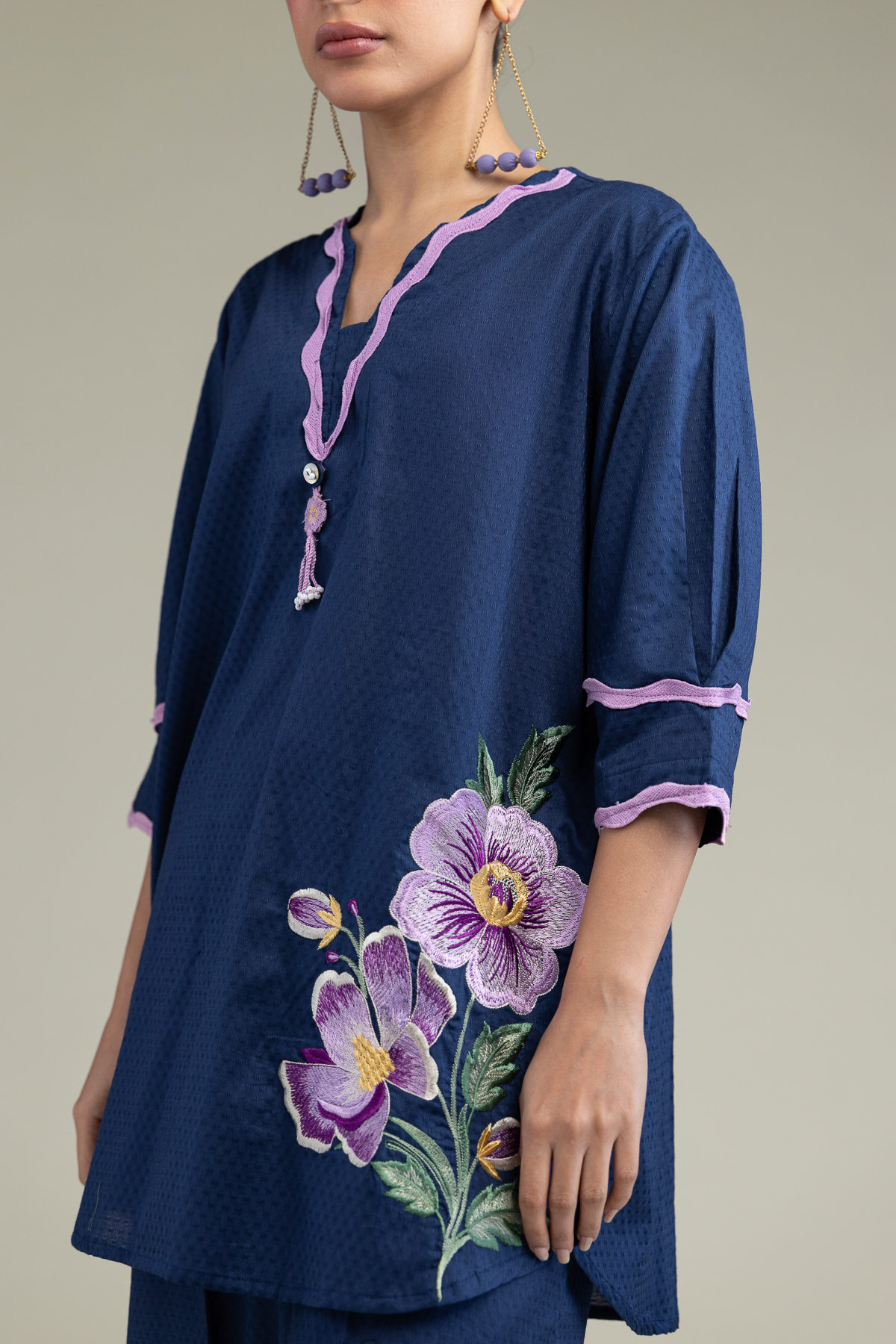 Embroidered Cotton Dobby Floral V-Neck Kurta - 1001941051