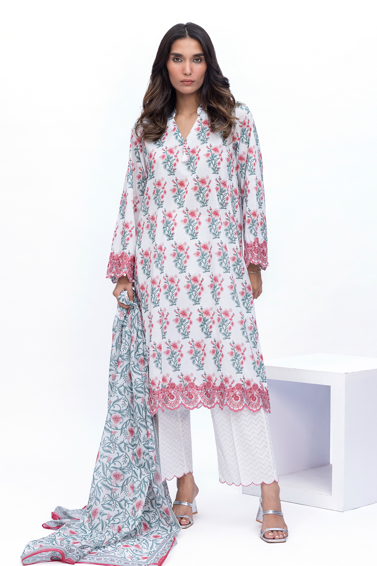 Embroidered Lawn Fabrics 3 Piece - KW38A-VG
