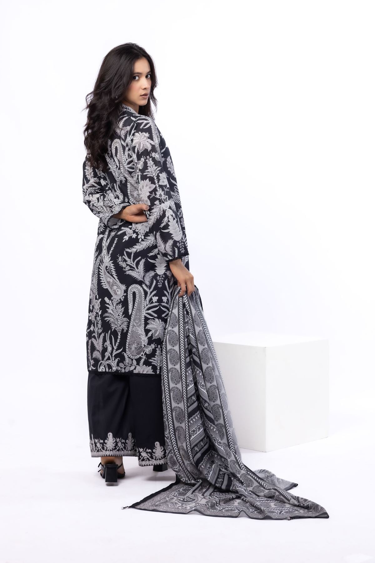 Embroidered Cotton Tailored 3 Piece - T-A33-26-104FD2-VG